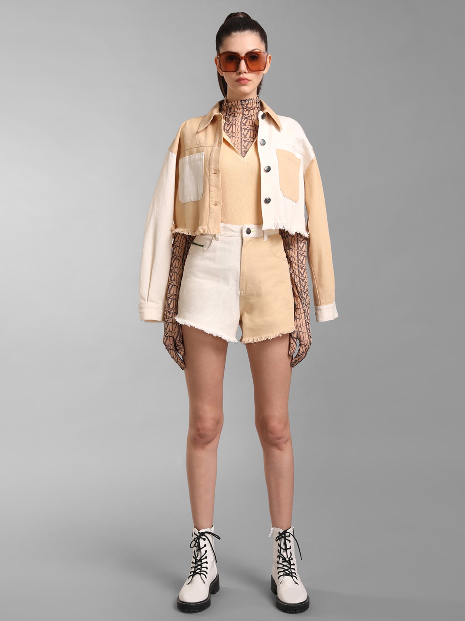 KZ07 by Kazo Off White & Beige Color-Block Denim Shorts