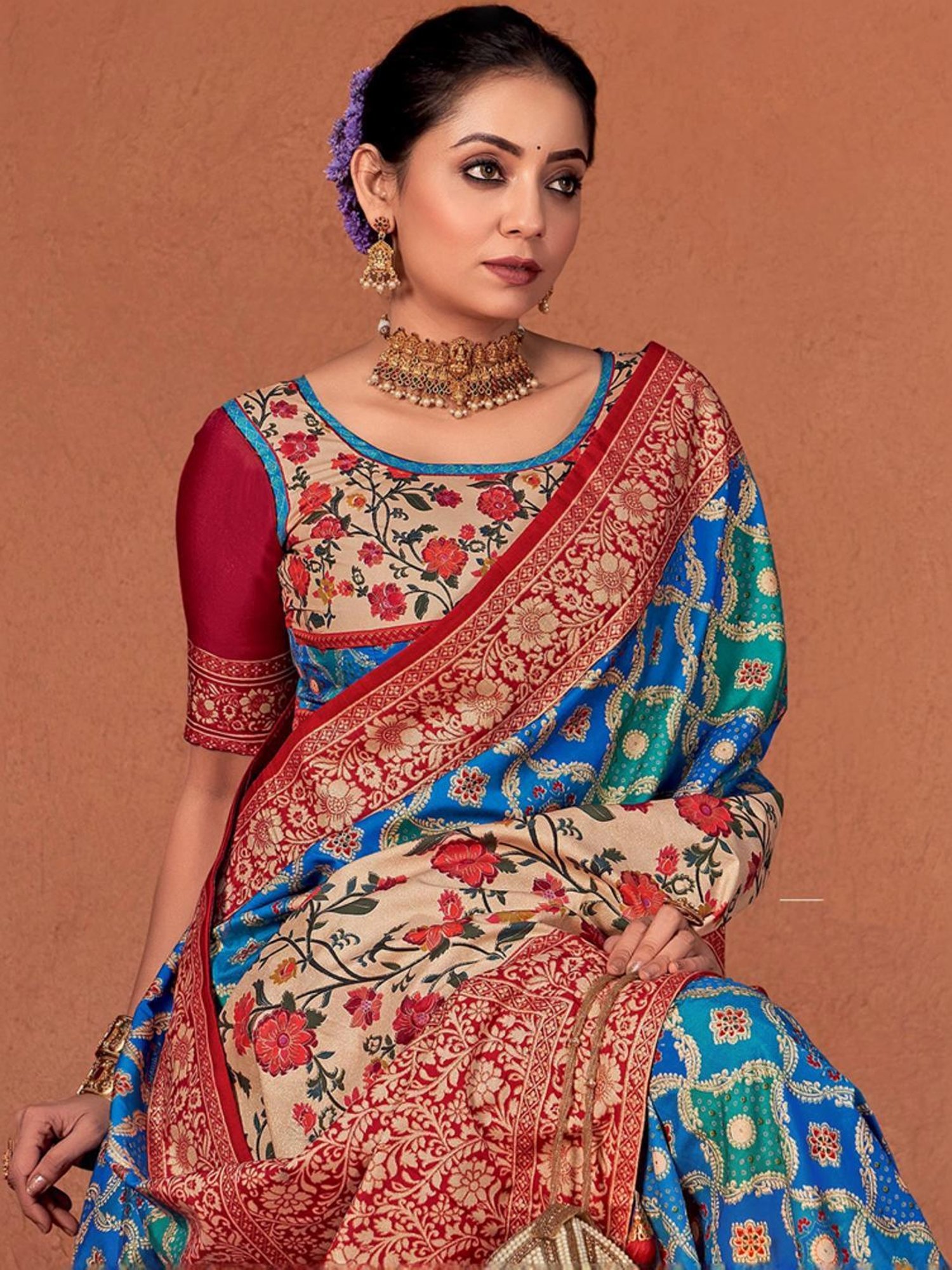 Satrani Blue & Red Printed Saree With Unstitched Blouse