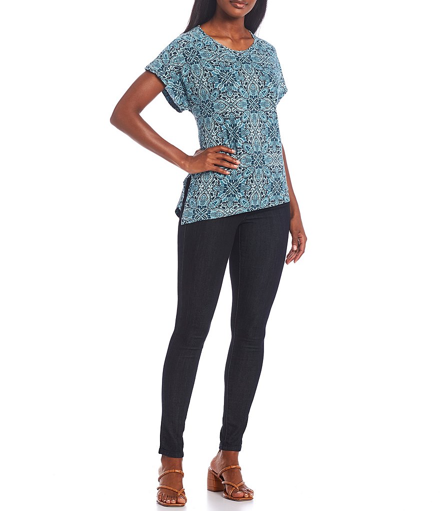 Democracy Tile Print Crew Neck Short Sleeve Asymmetrical Hem Knit Tee