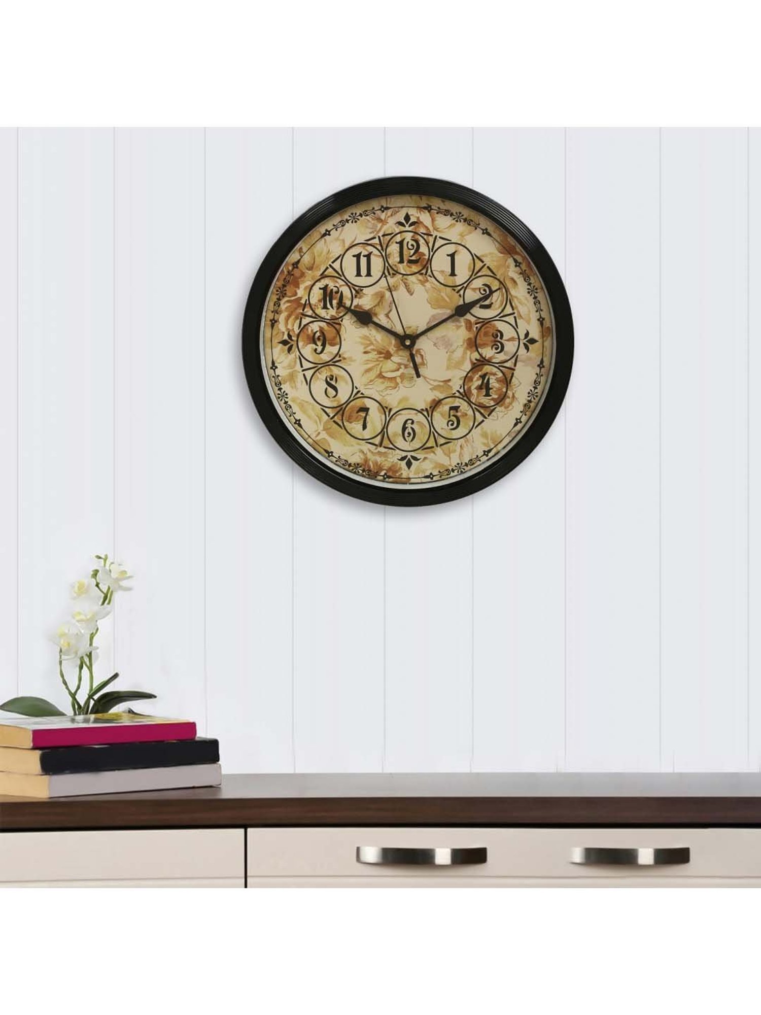 eCraftIndia Designer Round Analog Black Wall Clock