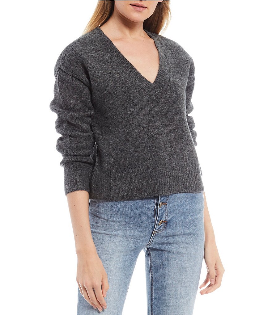 GB Round Neck Fuzzy Eyelash Sweater