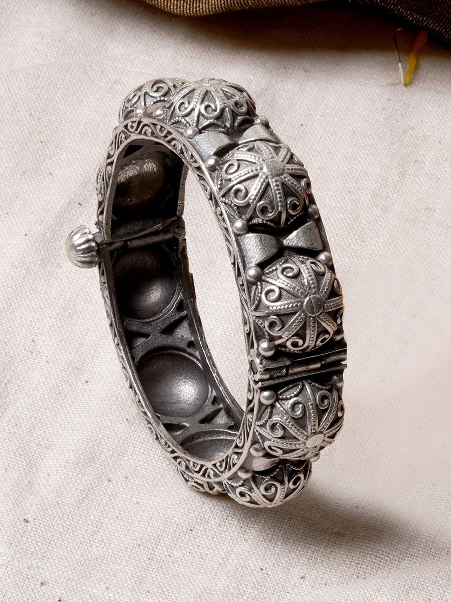 Teejh Ethnic  Avika Silver Oxidized Bangle for Women