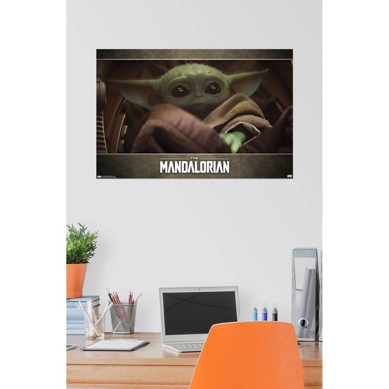 Star Wars: The Mandalorian - Eyes (Baby Yoda) Premium Poster