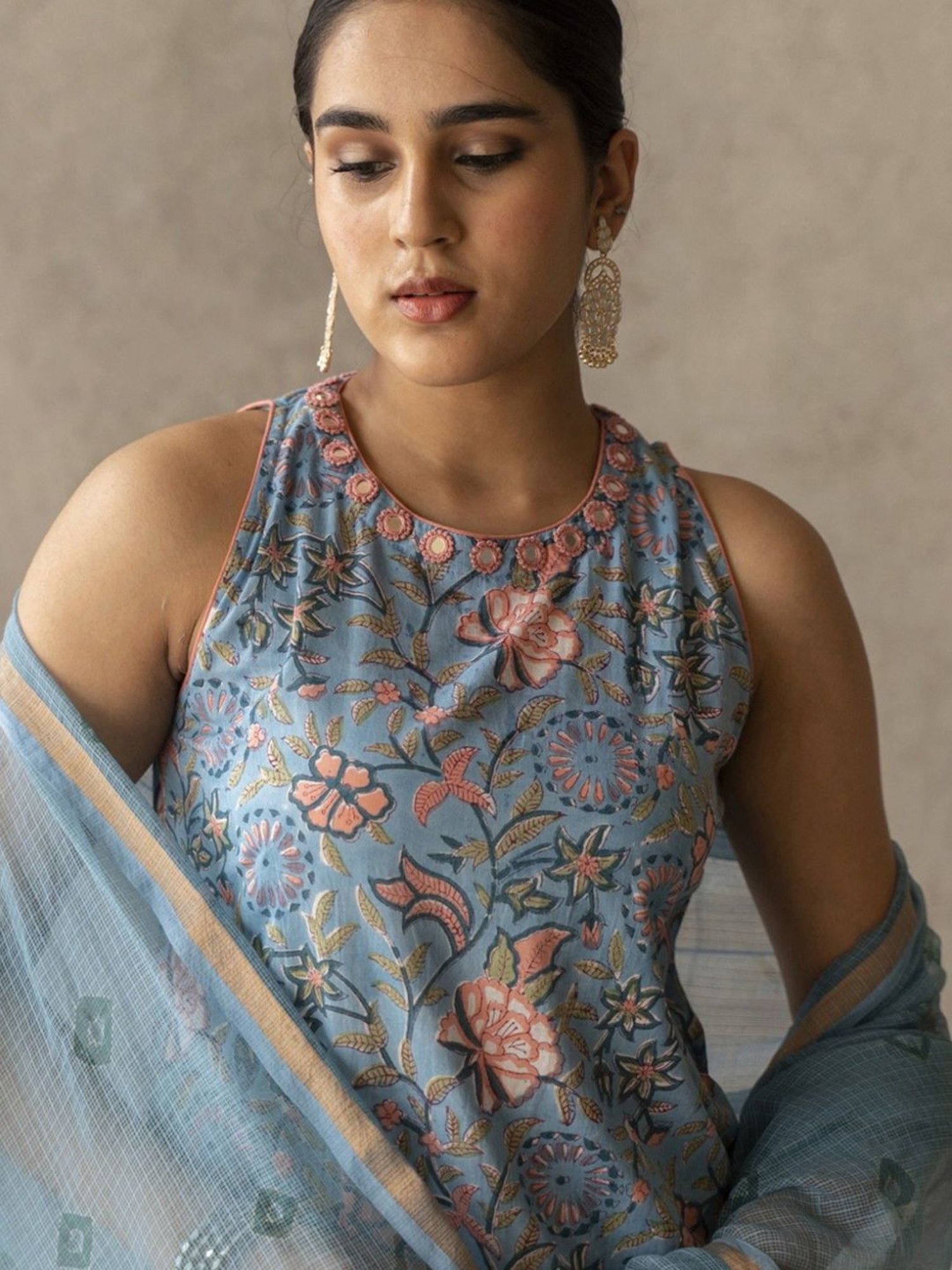 Akiso Reet Blue Block Printed And Embroidery Detailed Straight Fit Sleevless Suit Set With Dupatta