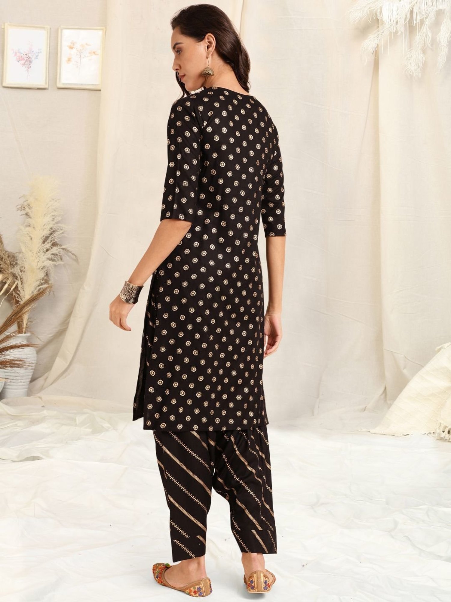 MIRCHI FASHION Black Printed Kurta Salwar Set