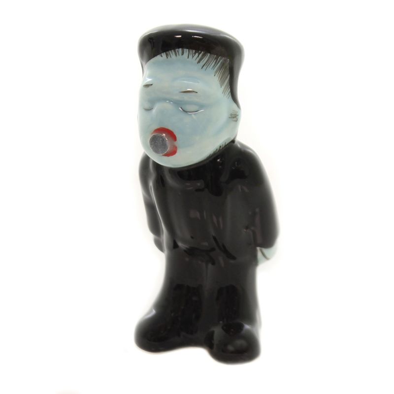 Tabletop 4.5" Kissing Zombies Salt Pepper Shaker Halloween Pacific Trading  -  Salt And Pepper Shaker Sets