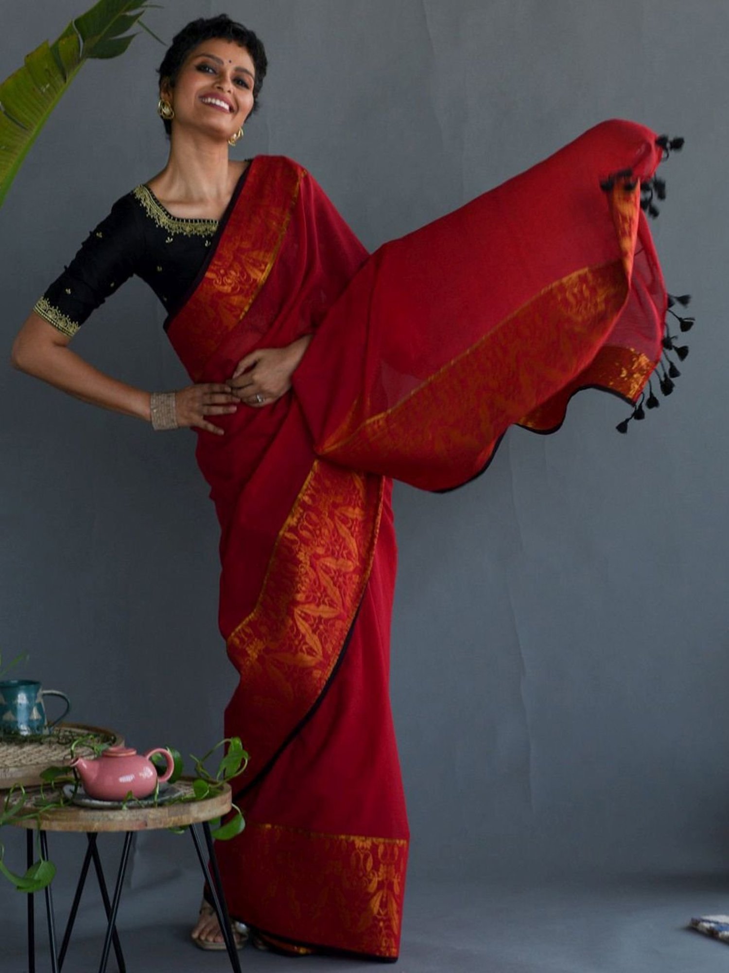 Suta Red Cotton Woven Saree Without Blouse