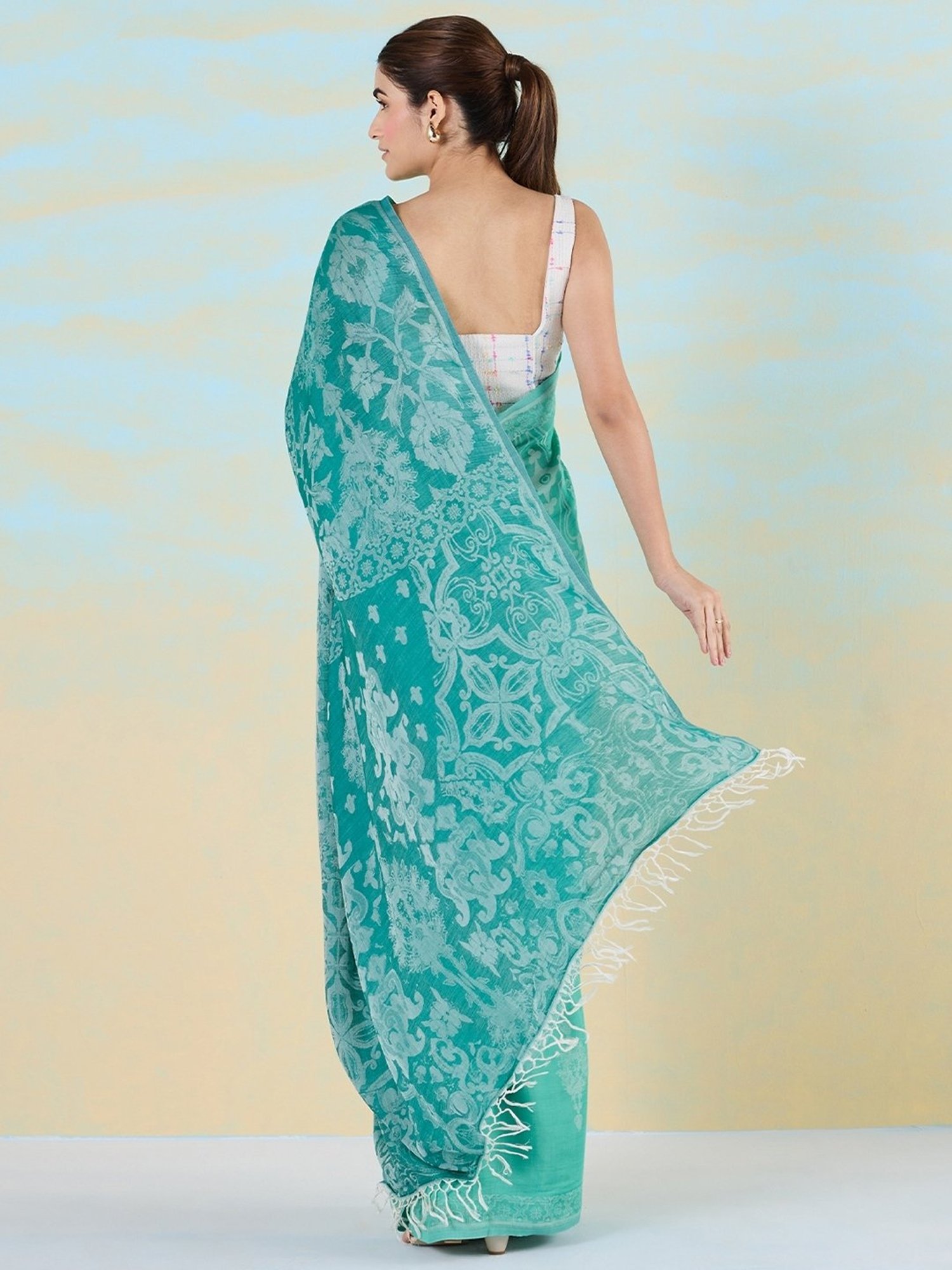 navyasa by liva Sea Green Floral Print Saree With Unstitched Blouse