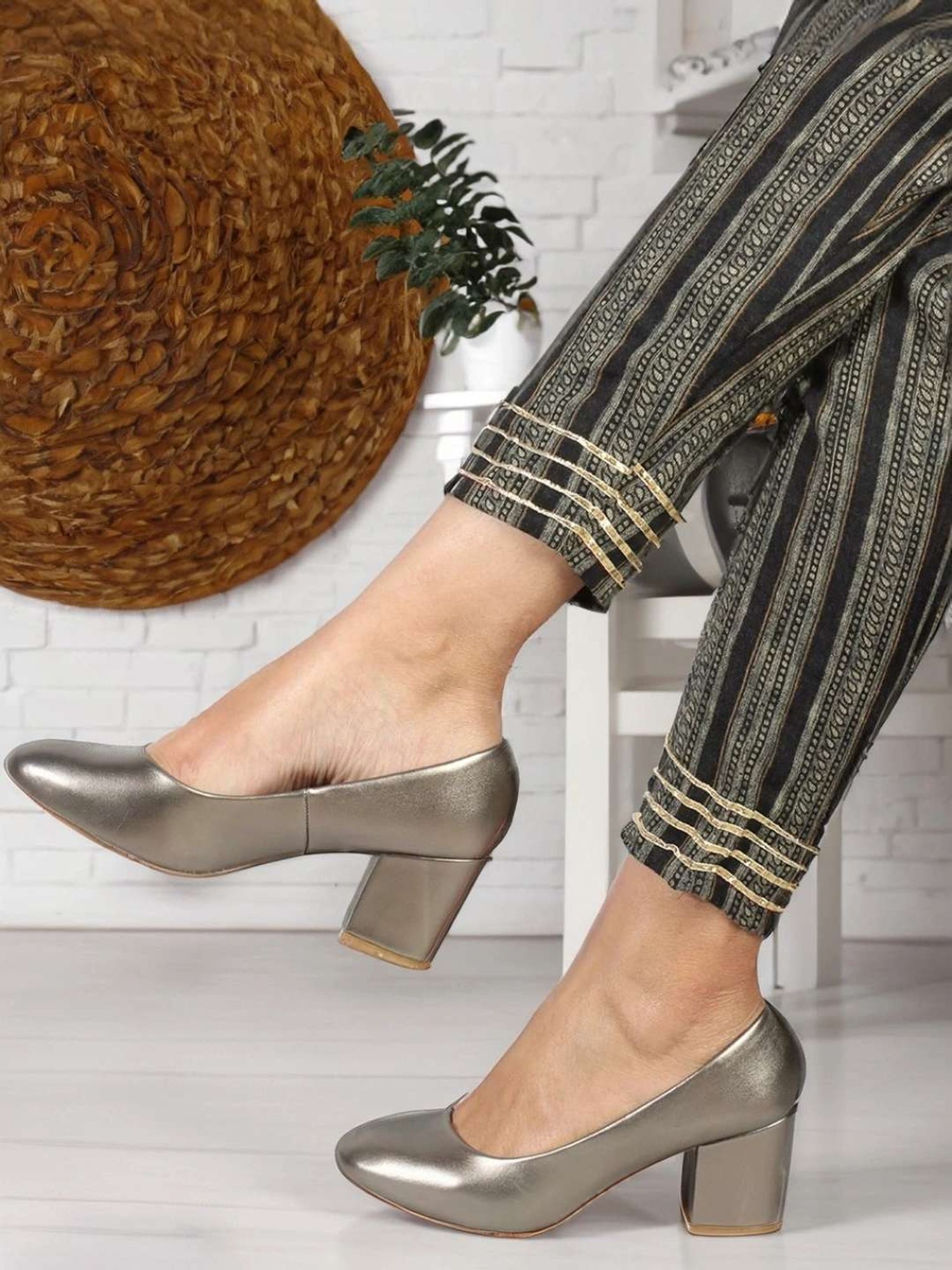 Carlton London Women's Pewter Casual Pumps