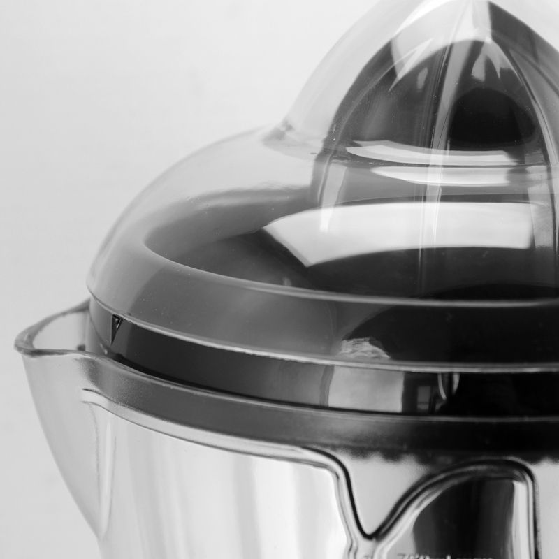Better Chef Citrus Juicer in Black