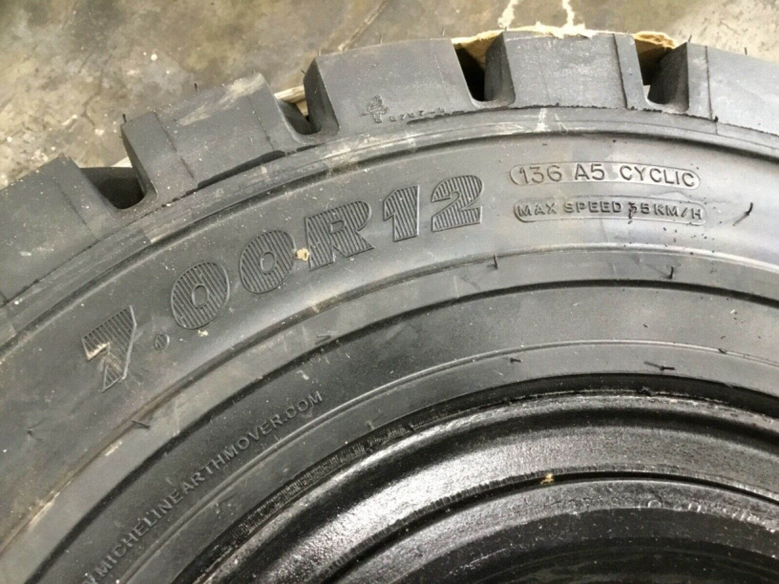 MICHELIN XZM 7.00R12 / 700R12 INDUSTRIAL FORKLIFT RADIAL TIRE & RIM #T196