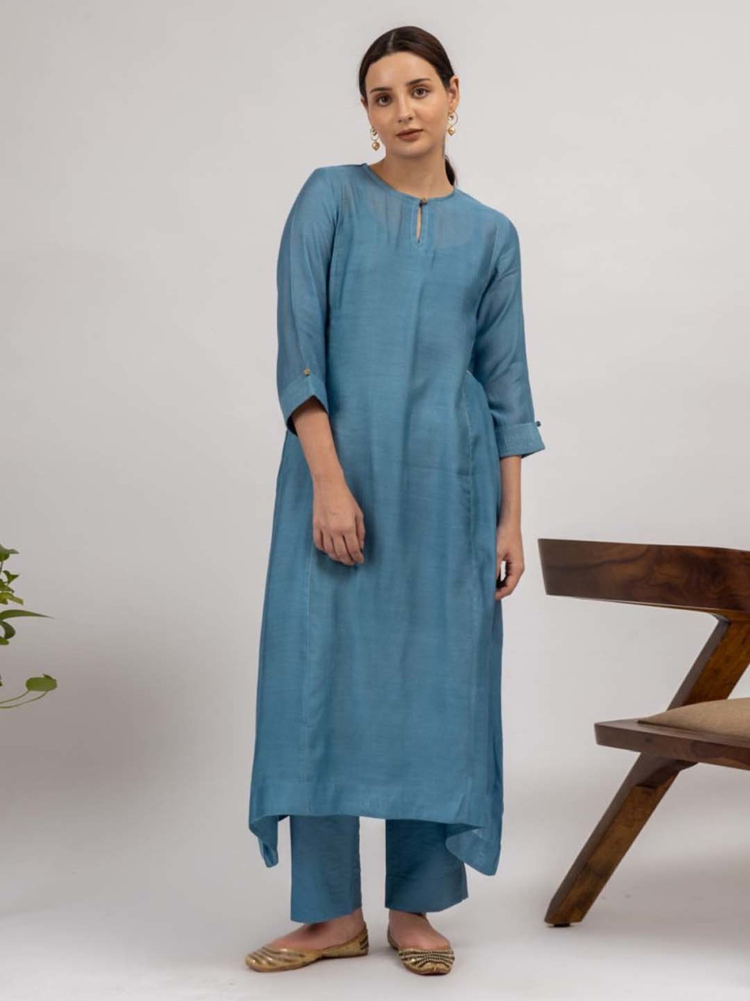 Mushio Blue & Grey Momento Stitch Detail Hand Woven Maheshwari Silk Kurta With Slip