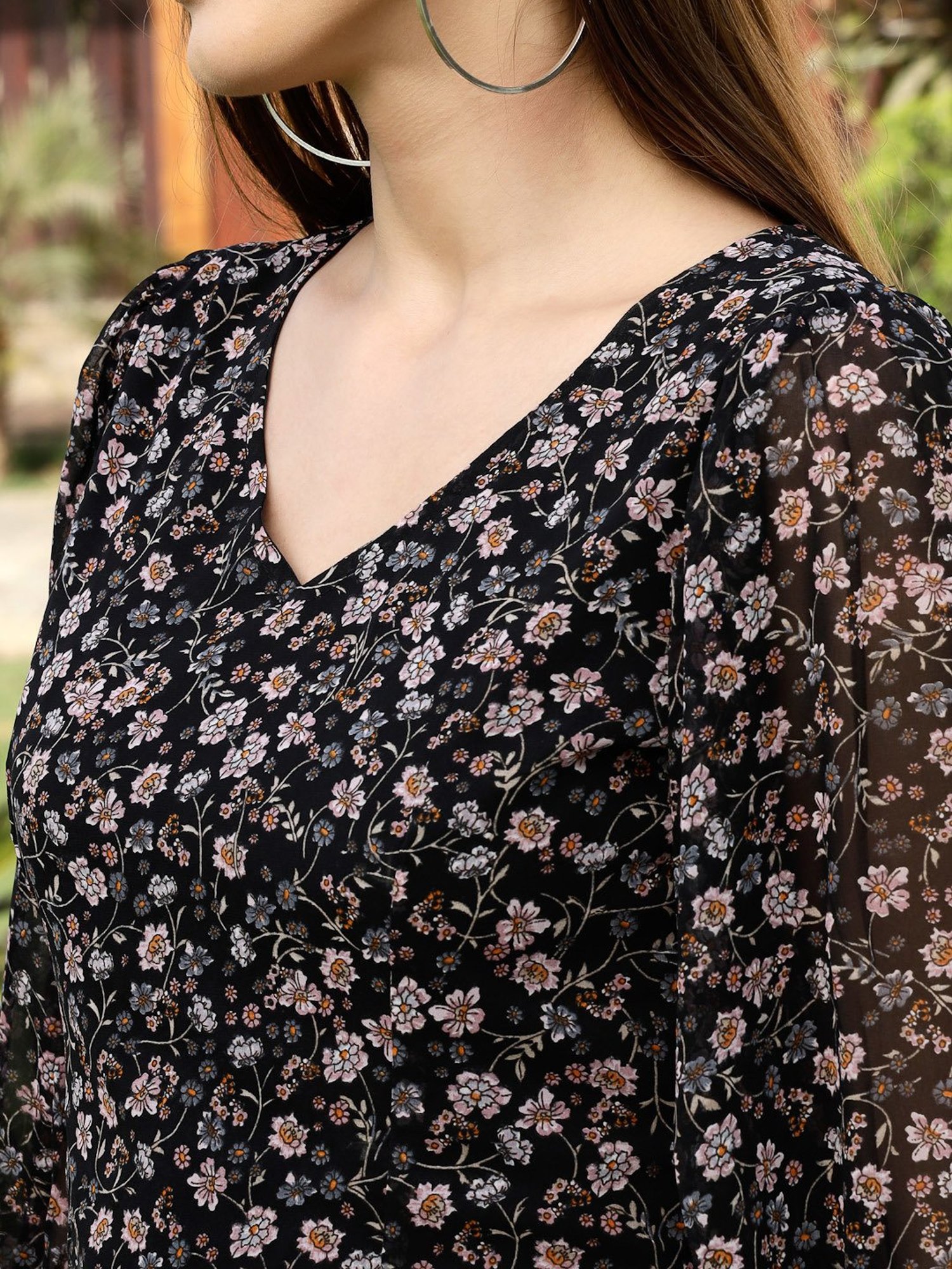 Sera Black Printed V-Neck Top