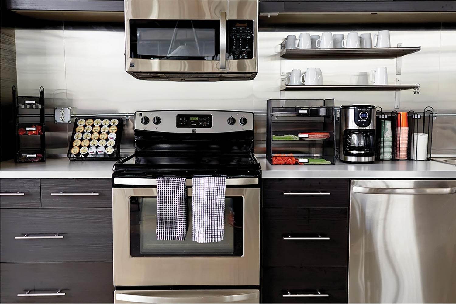 Safco Onyx Mesh Cup and Lid Holder, Black-BL