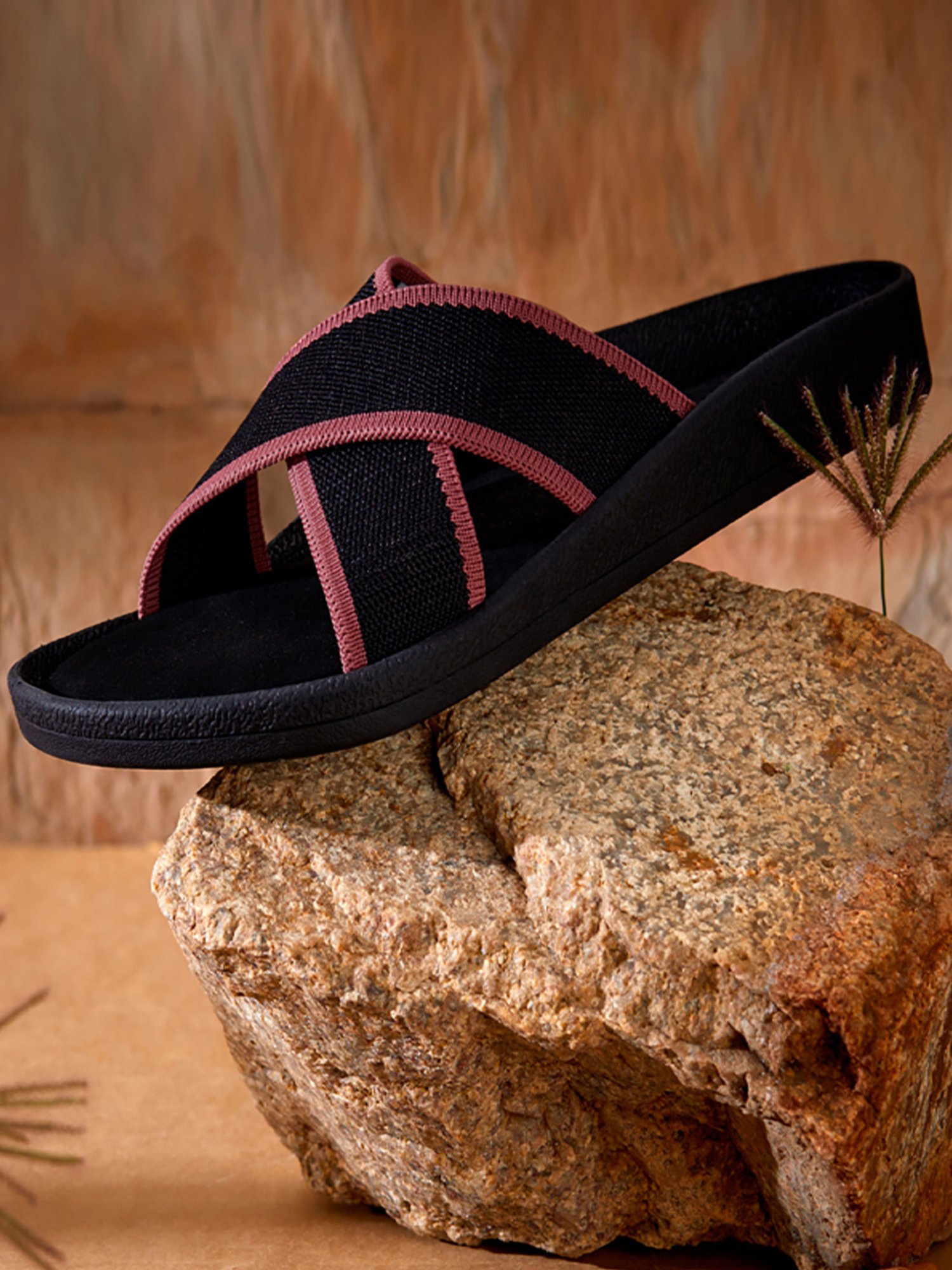 Neemans Women's Black Cross Strap Sandals