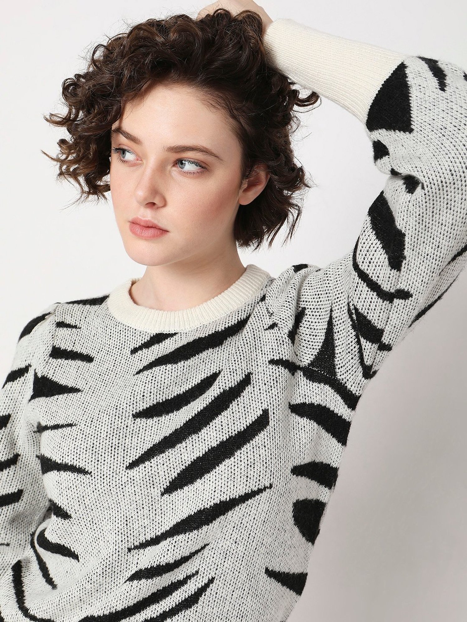 Vero Moda Black & White Printed Pullover