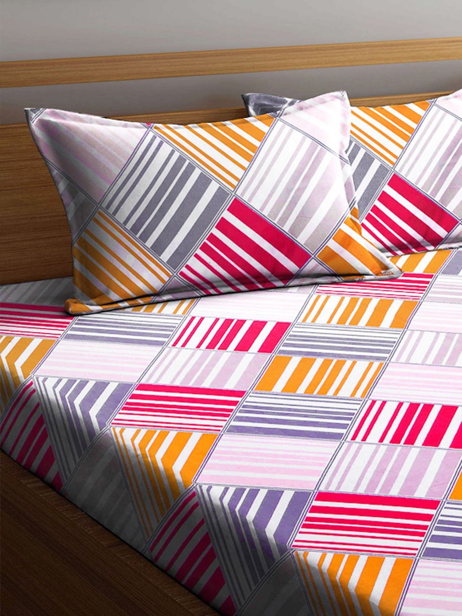 Klotthe Geometric Multicolor 210 TC Cotton Blend King Size Bed Sheet with 2 Pillow Covers