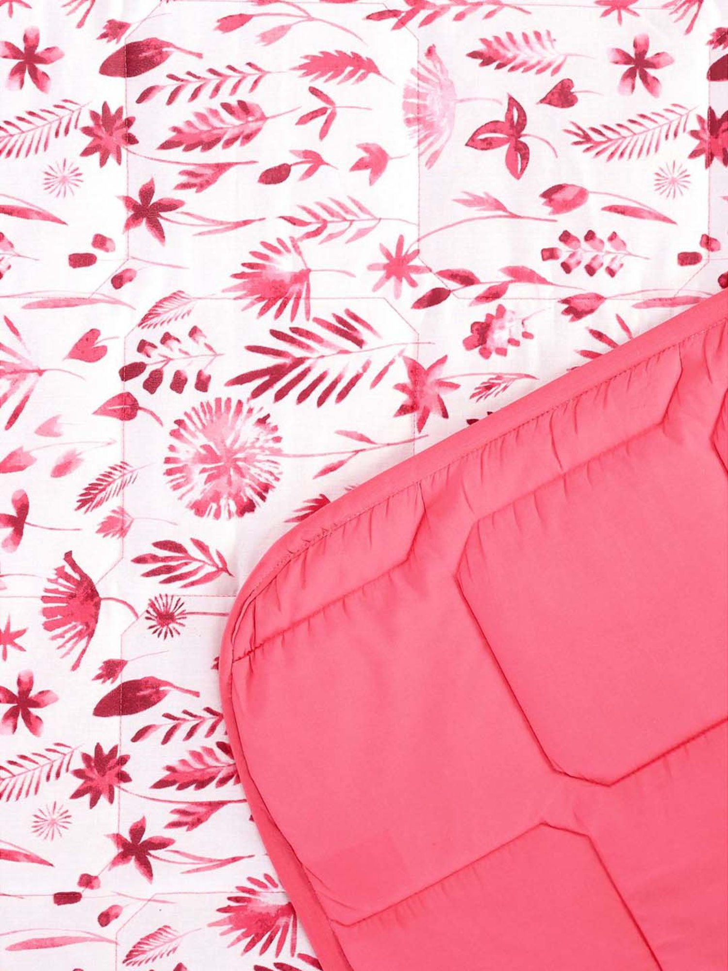 Maspar Lexus Floral Red Cotton 100 GSM Quilt - Set of 1