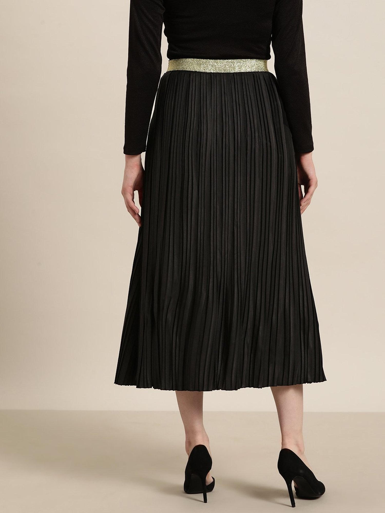 Qurvii Black A-Line Midi Skirt