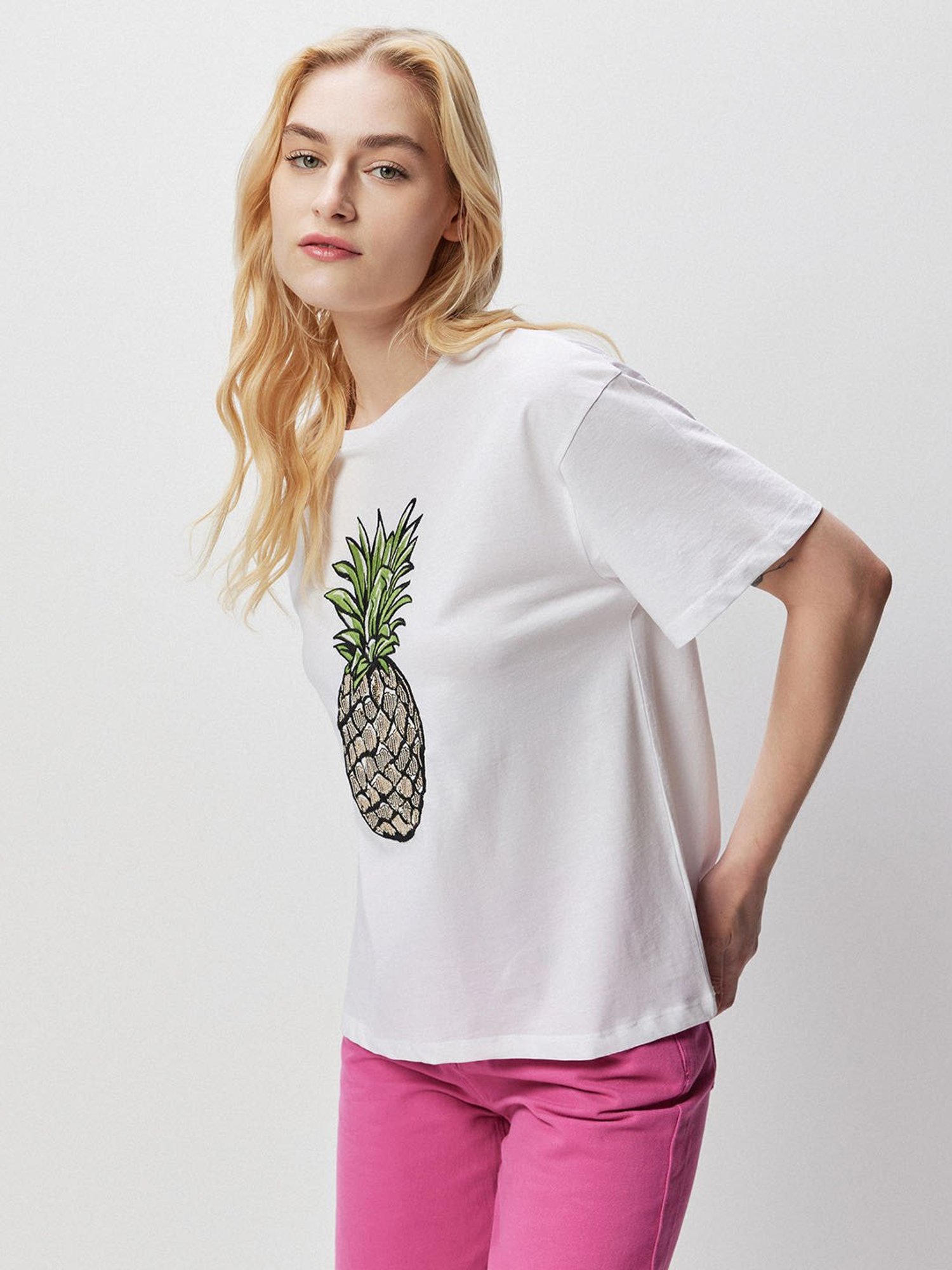 Cover Story White Embroidered T-shirt