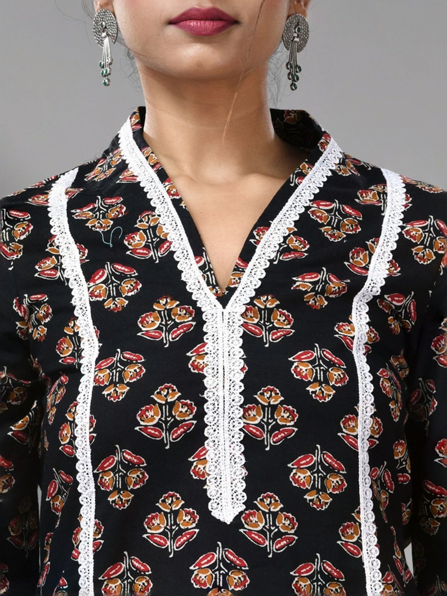 Charukriti Black Cotton Printed Straight Kurta