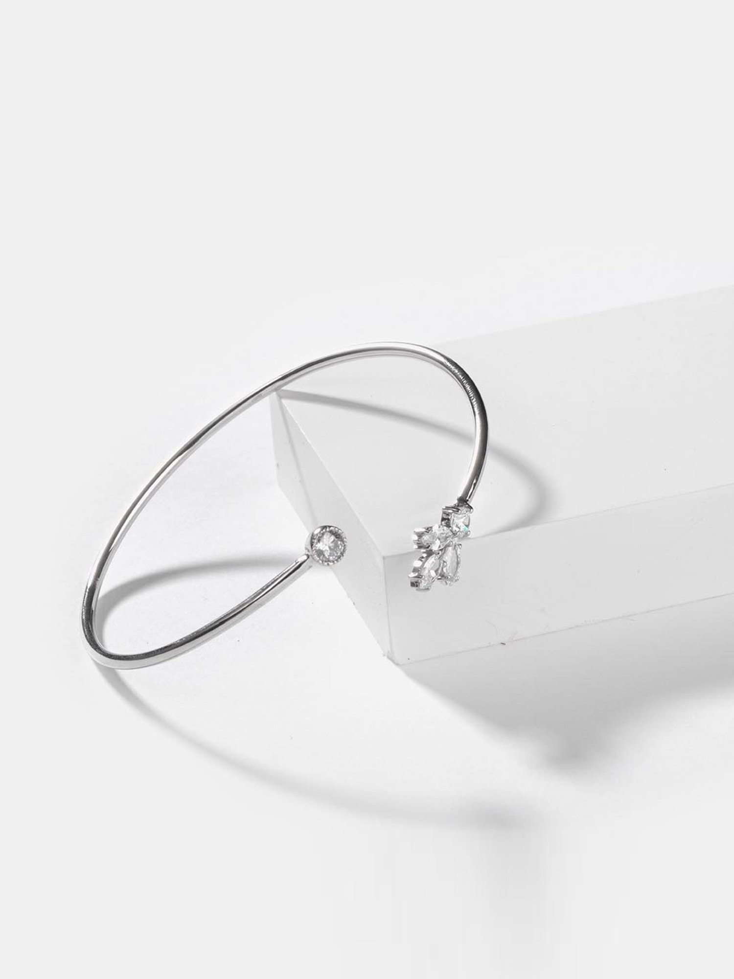 Shaya 92.5 Sterling Silver Walking on Air Leaf Bracelet for Women