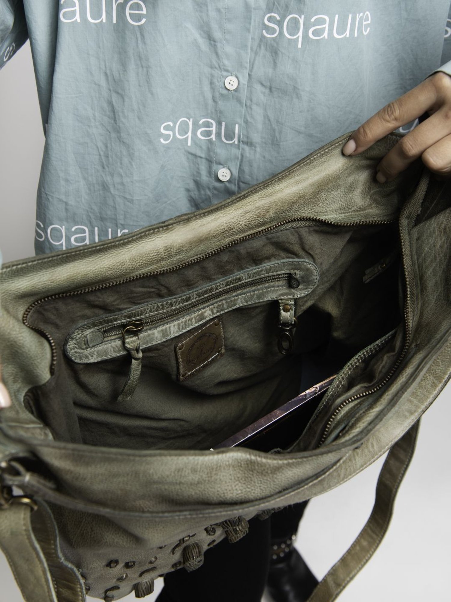 Art N Vintage Garofano Green Leather Textured Medium Hobo Handbag