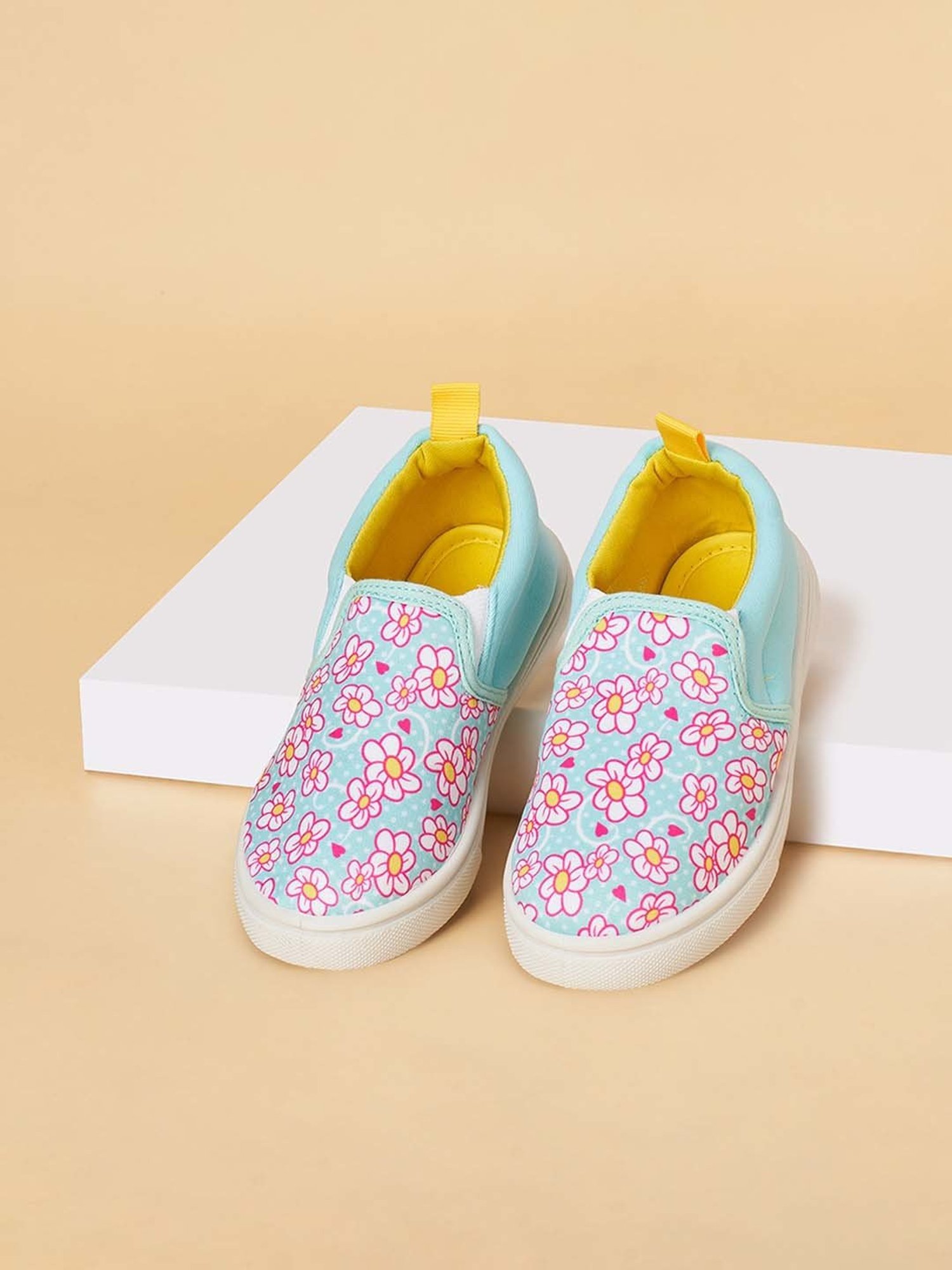 Shoetopia Kids Yellow Back Strap Sandals