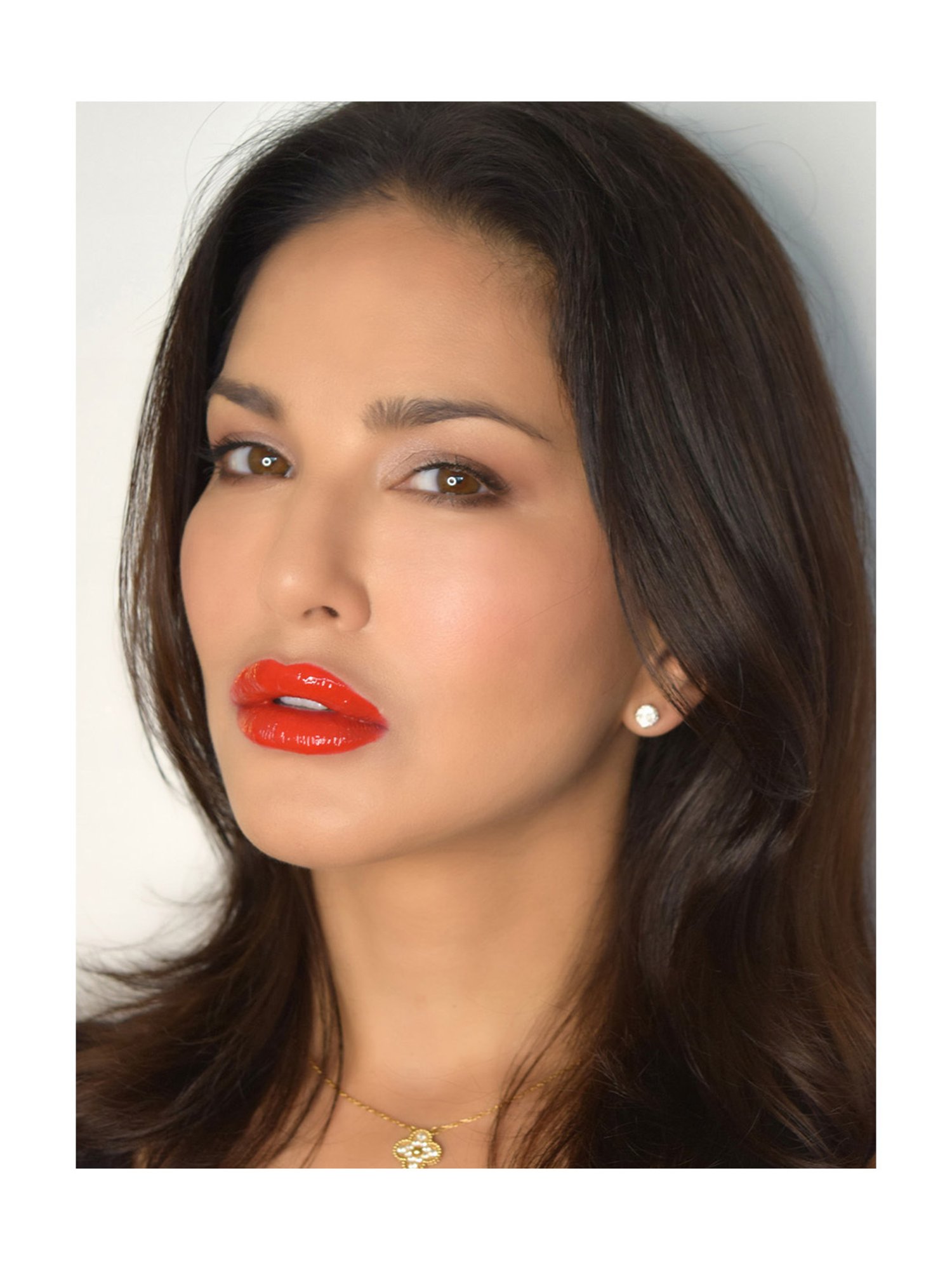 StarStruck By Sunny Leone Lipstick+Lip Gloss+Liner Lip Kit Red Carpet - Pack of 3