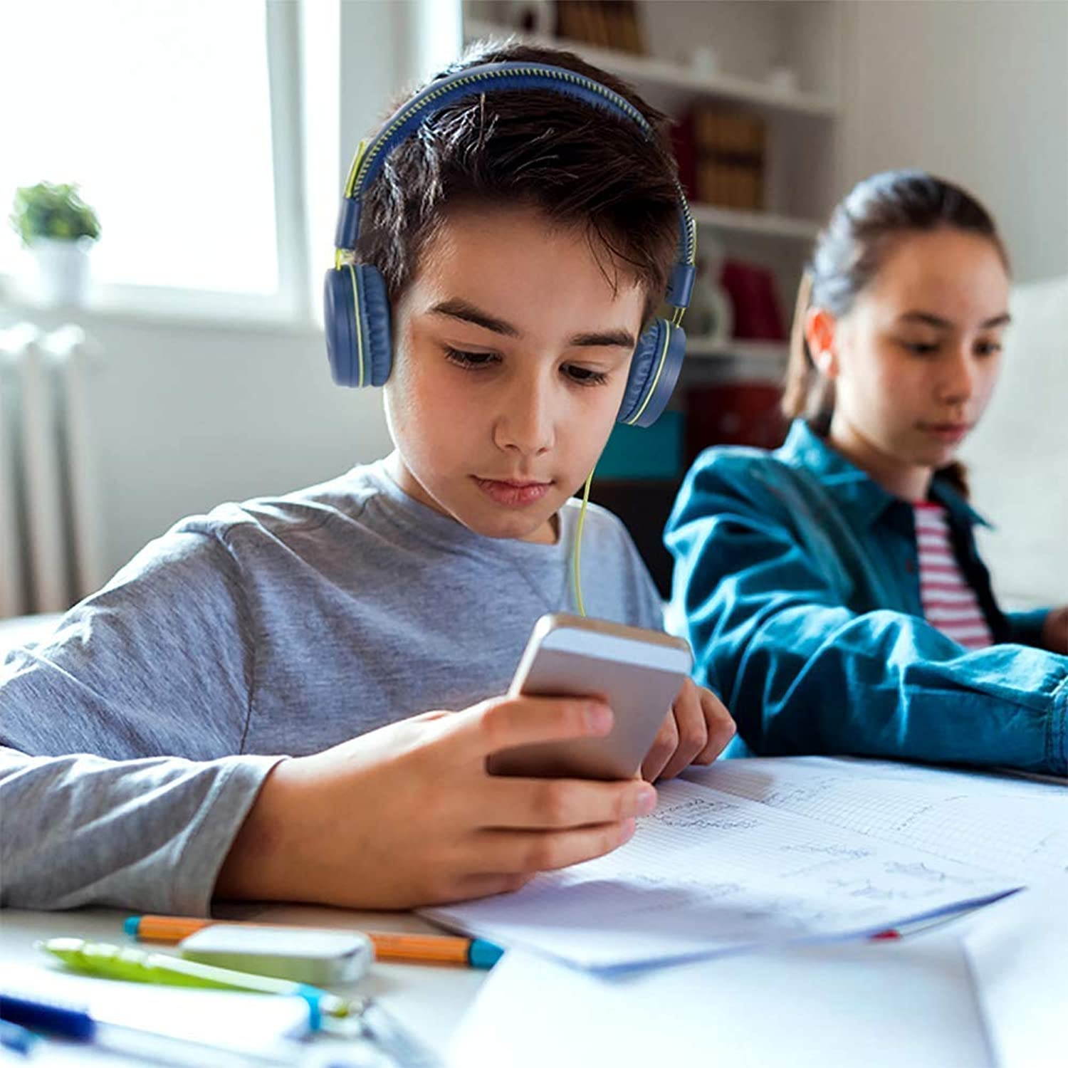 POWMEE M1 Kids Headphones & POWMEE P10 Kids Headphones