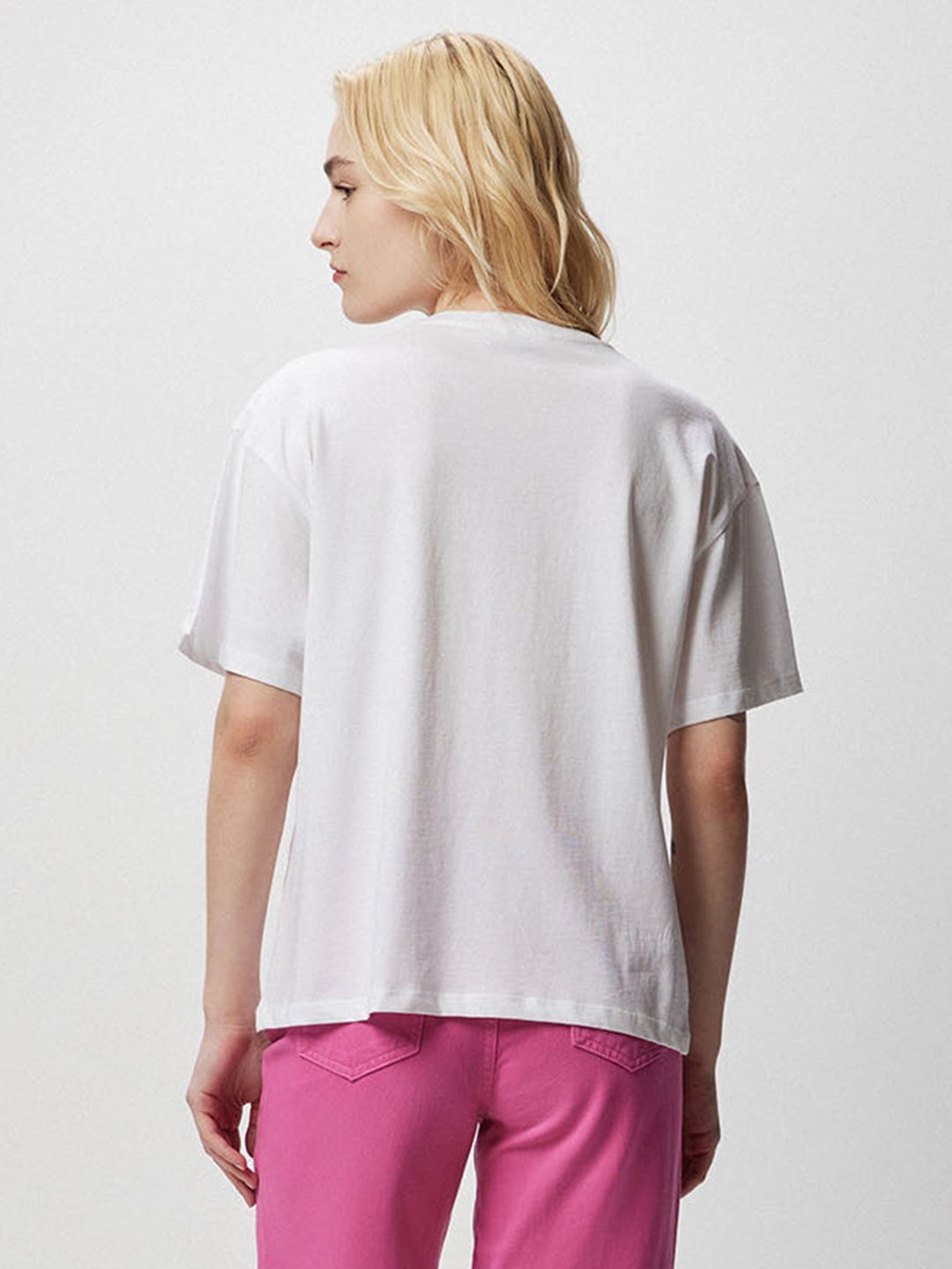 Cover Story White Embroidered T-shirt