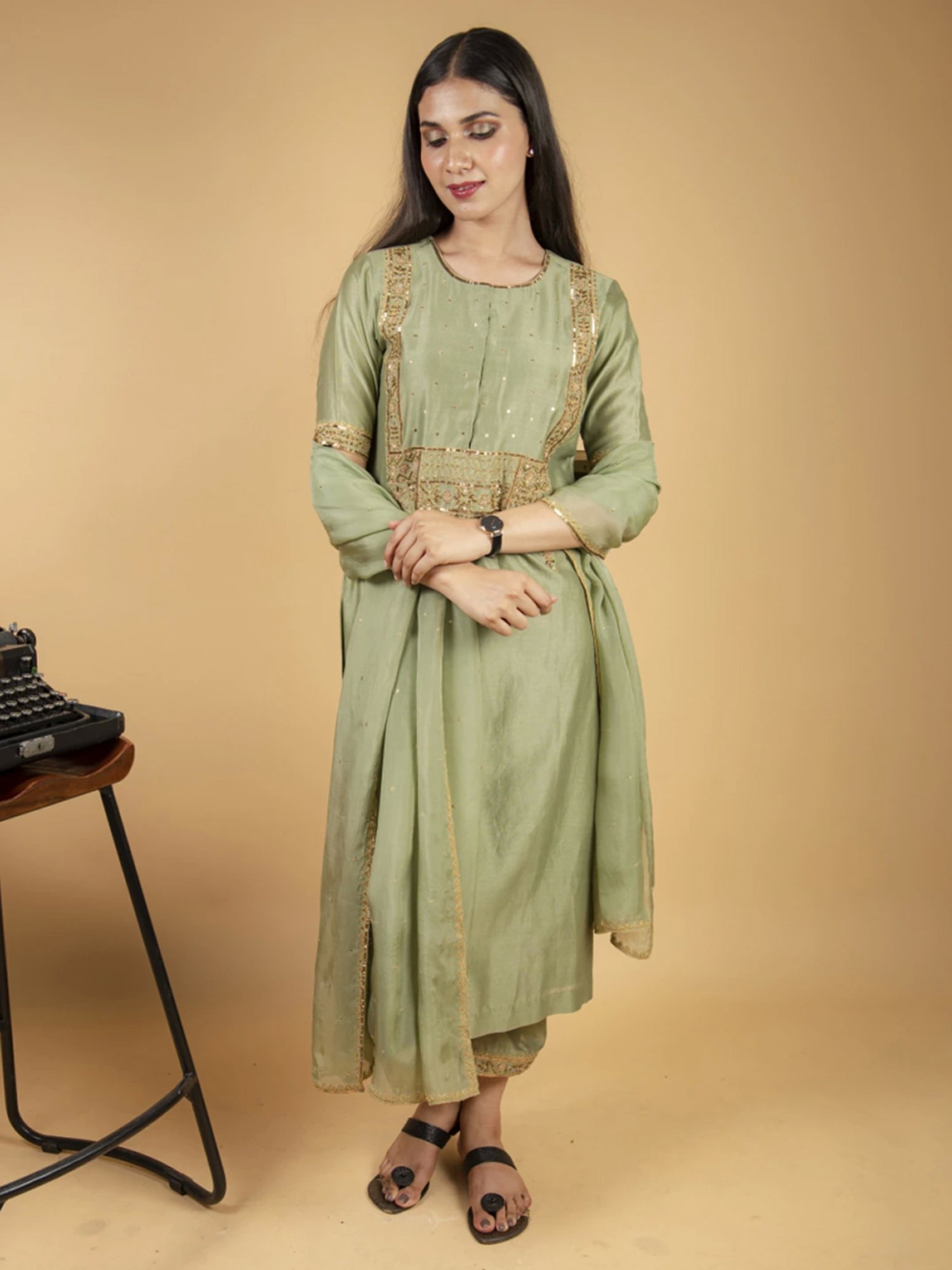 Ikshita Choudhary Green Zardosi Chanderi Silk Embellished Straight Kurta