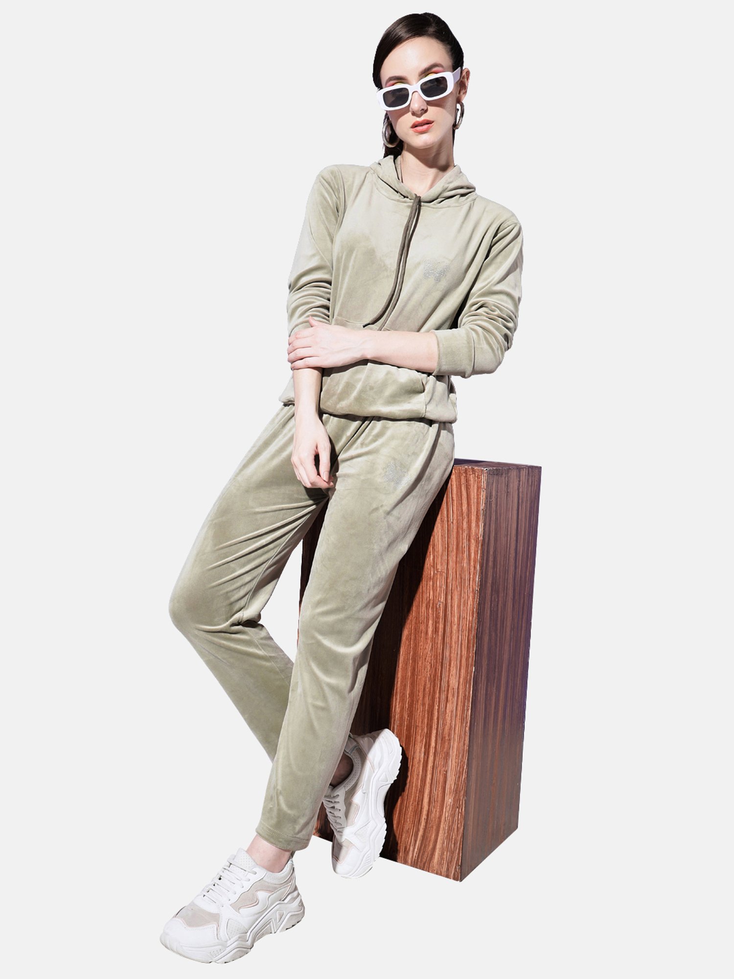 BUYNEWTREND Green Regular Fit Sports Tracksuit