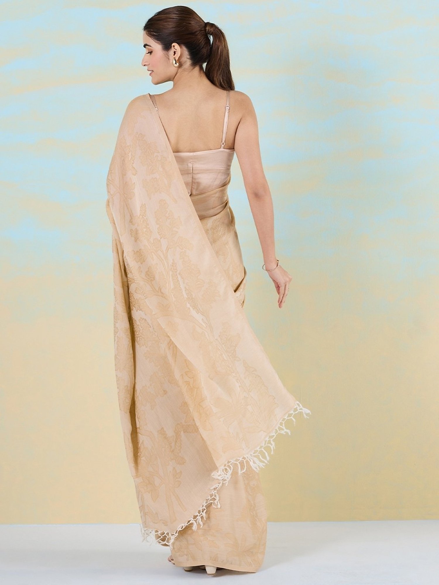 navyasa by liva Beige Floral Print Saree With Unstitched Blouse