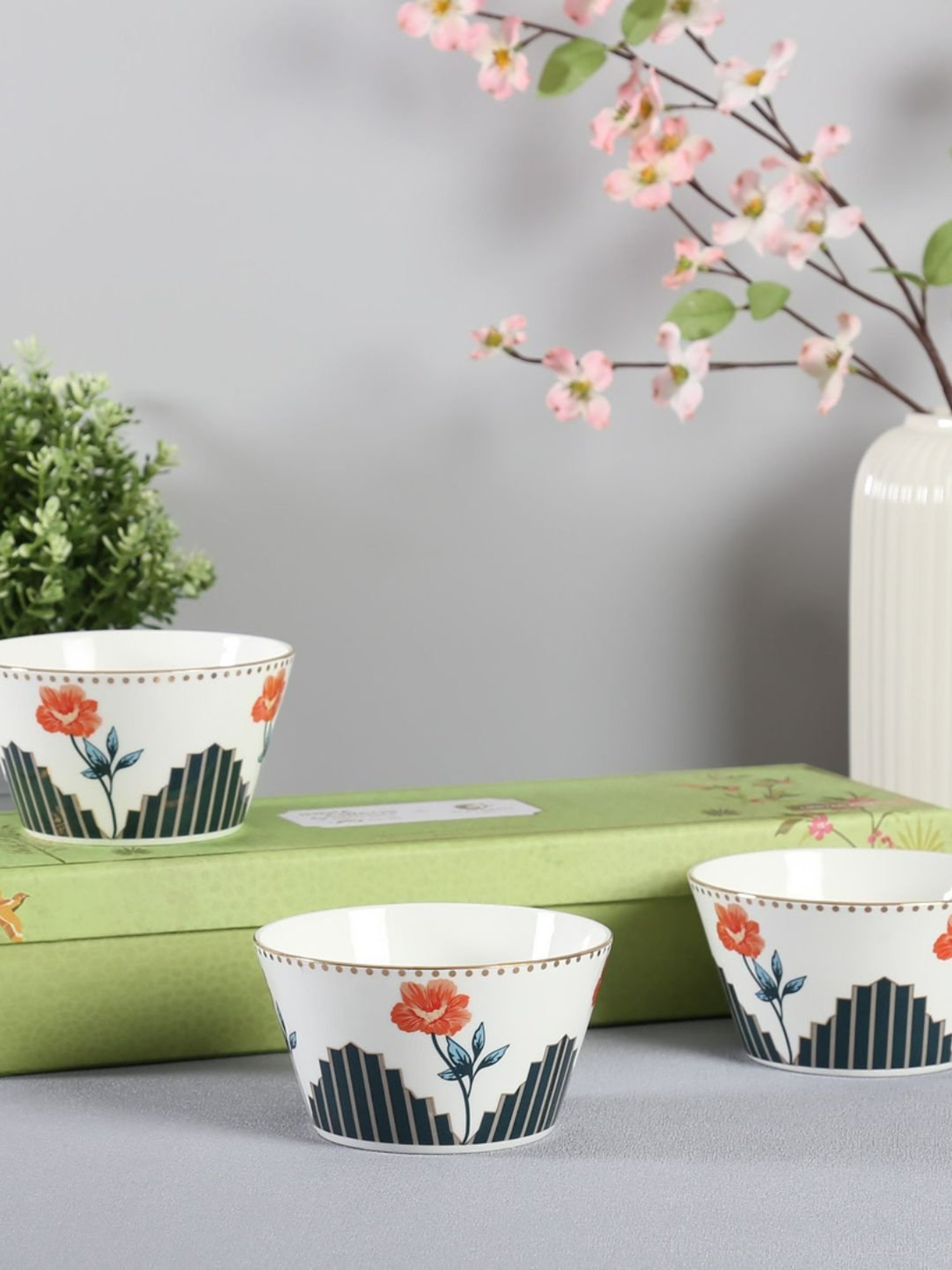 India Circus Abstract White Bone China Nikko Bowls 3 Pieces, 470 ml