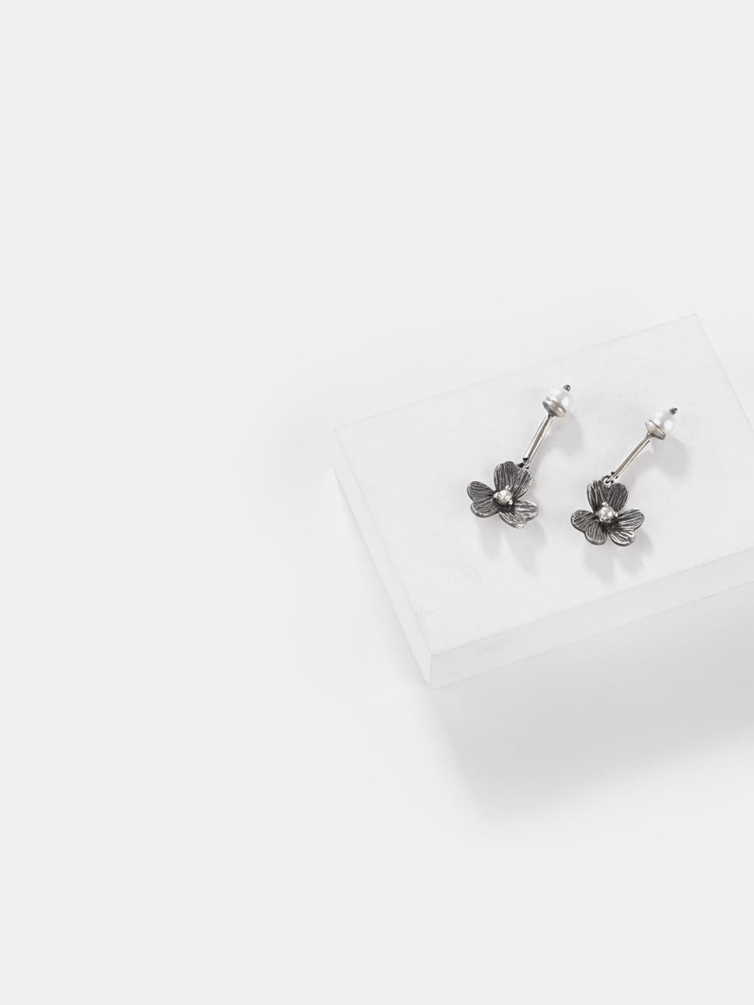 Shaya 92.5 Sterling Silver Joan C Freshwater Pearl Earrings for Women