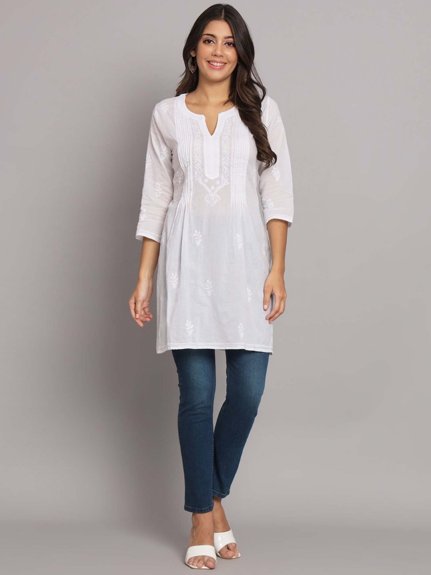 PARAMOUNT CHIKAN White Cotton Lucknowi Chikankari Straight Kurti
