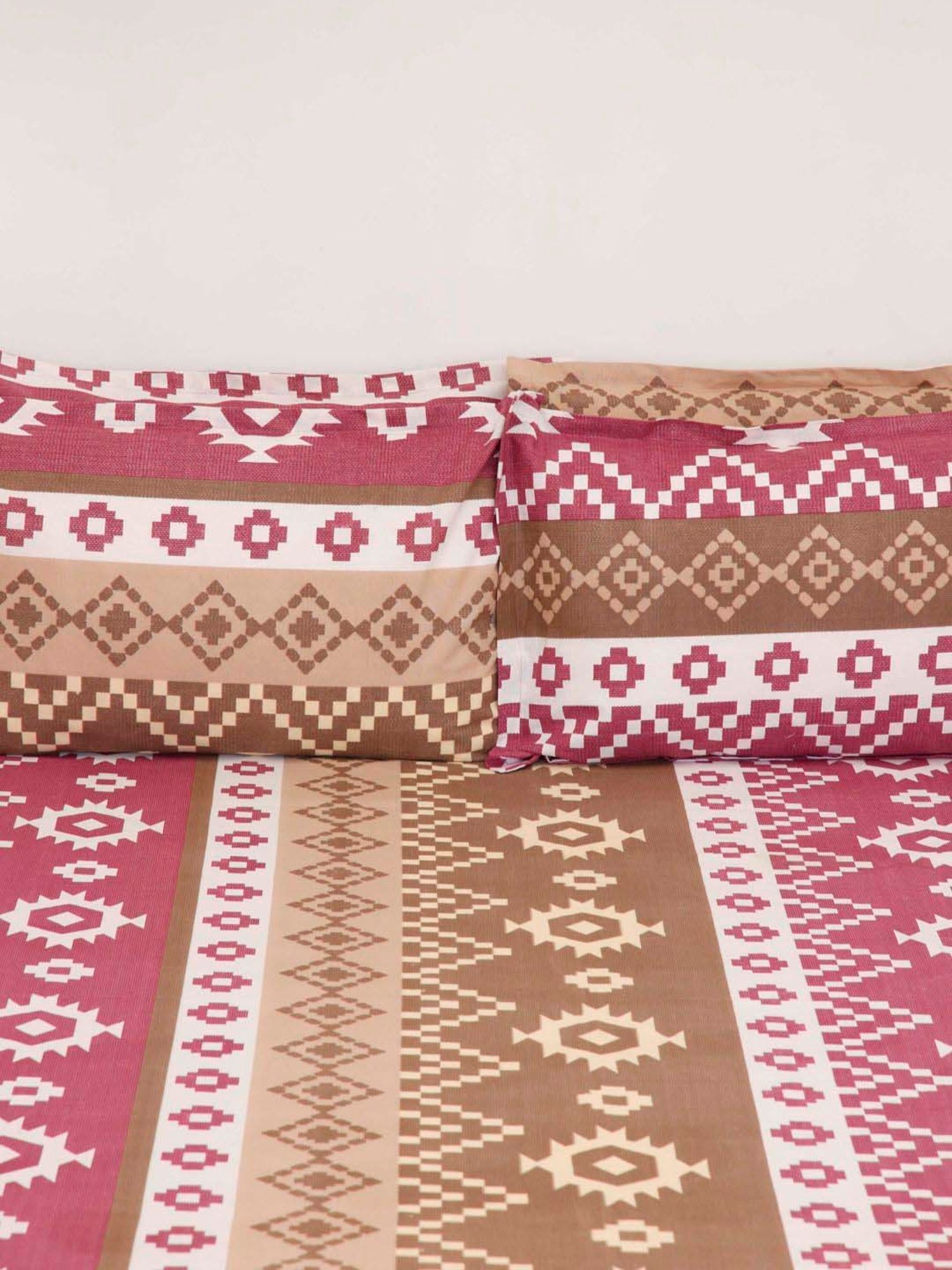 Ariana Red & Brown Cotton 144 TC Queen Bedsheet With 2 Pillow Covers