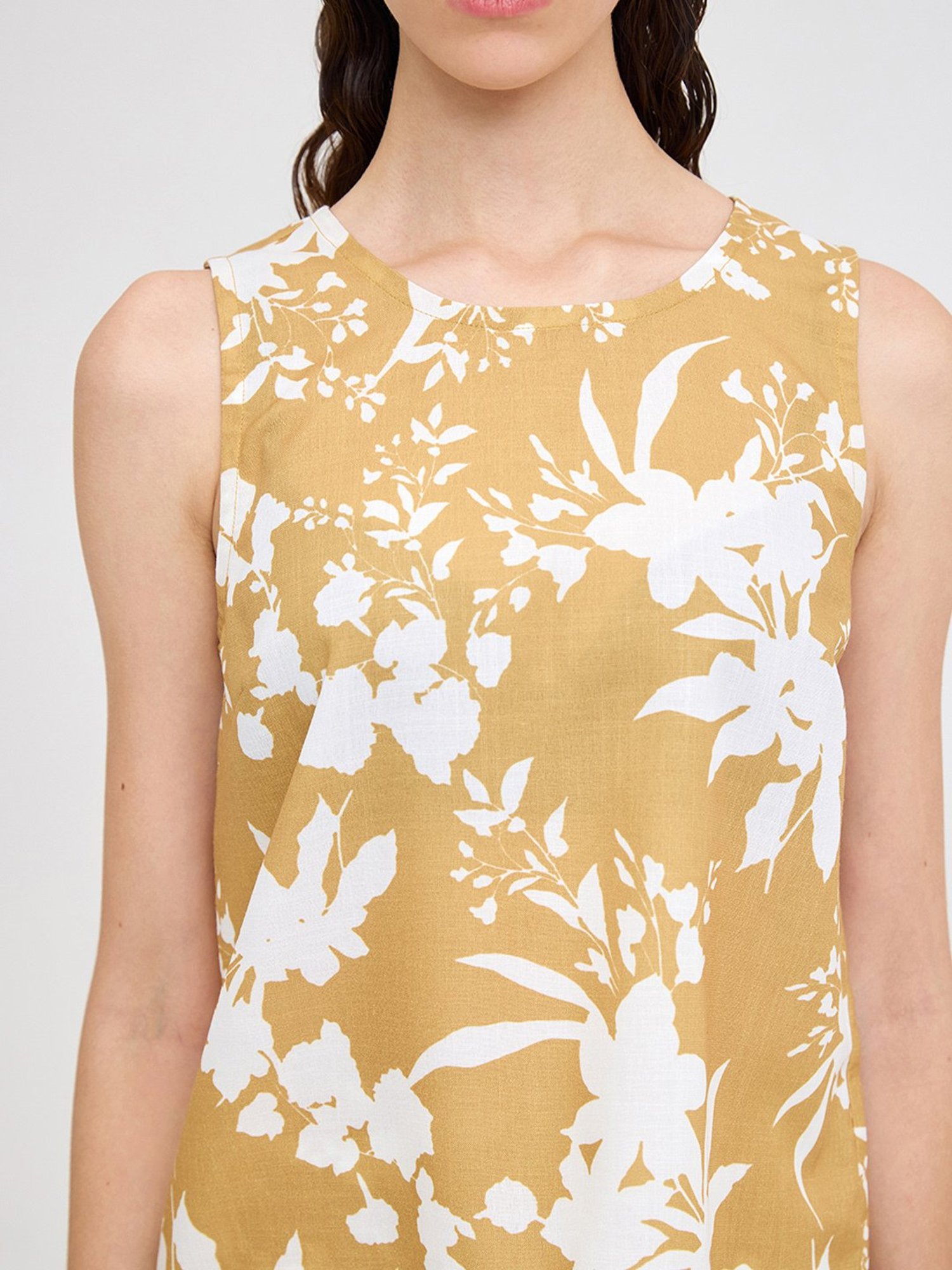 Cover Story Yellow & White Printed Top