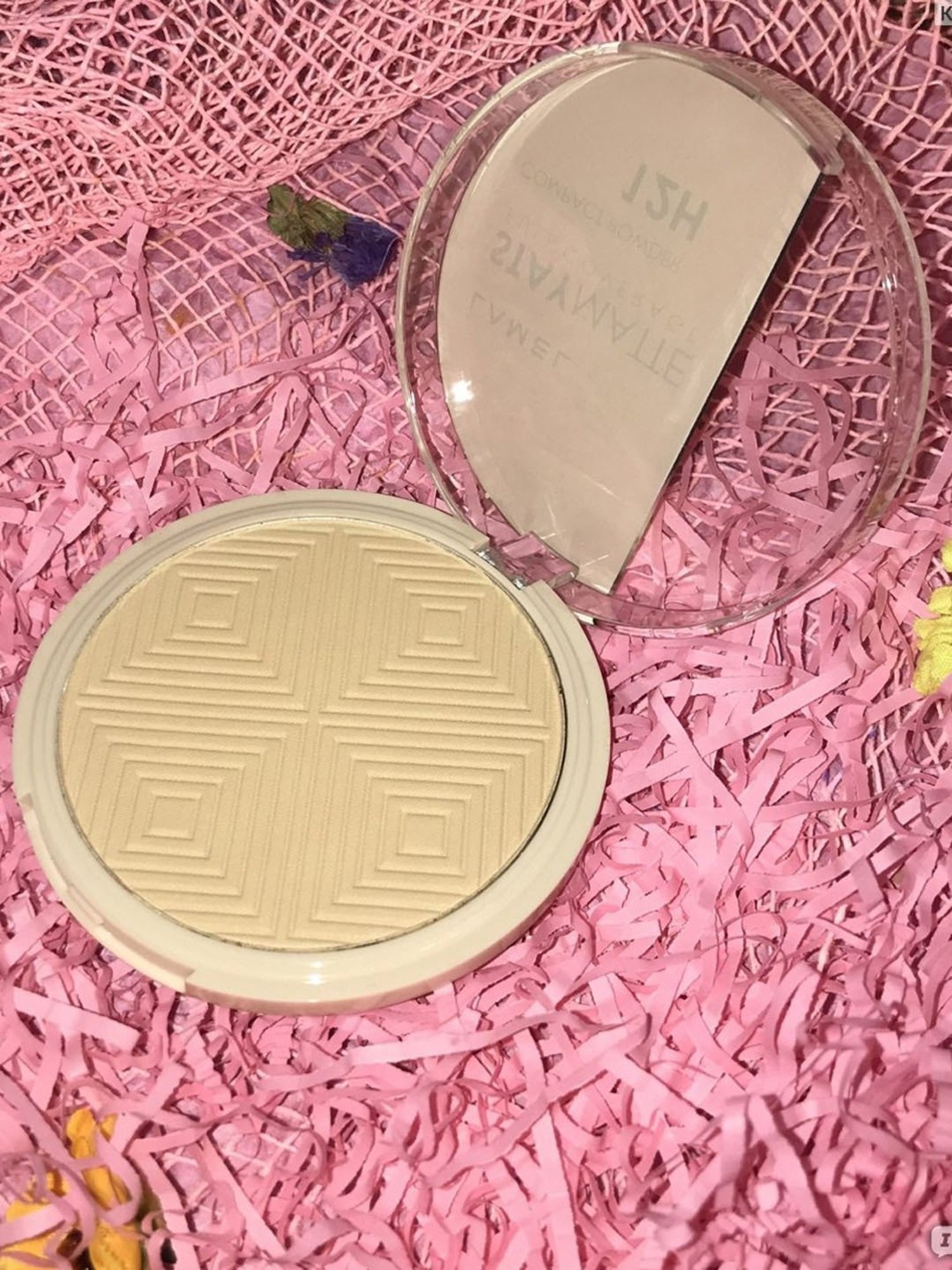 Lamel Stay Matte Compact Powder 402 Cold Ivory - 12 gm