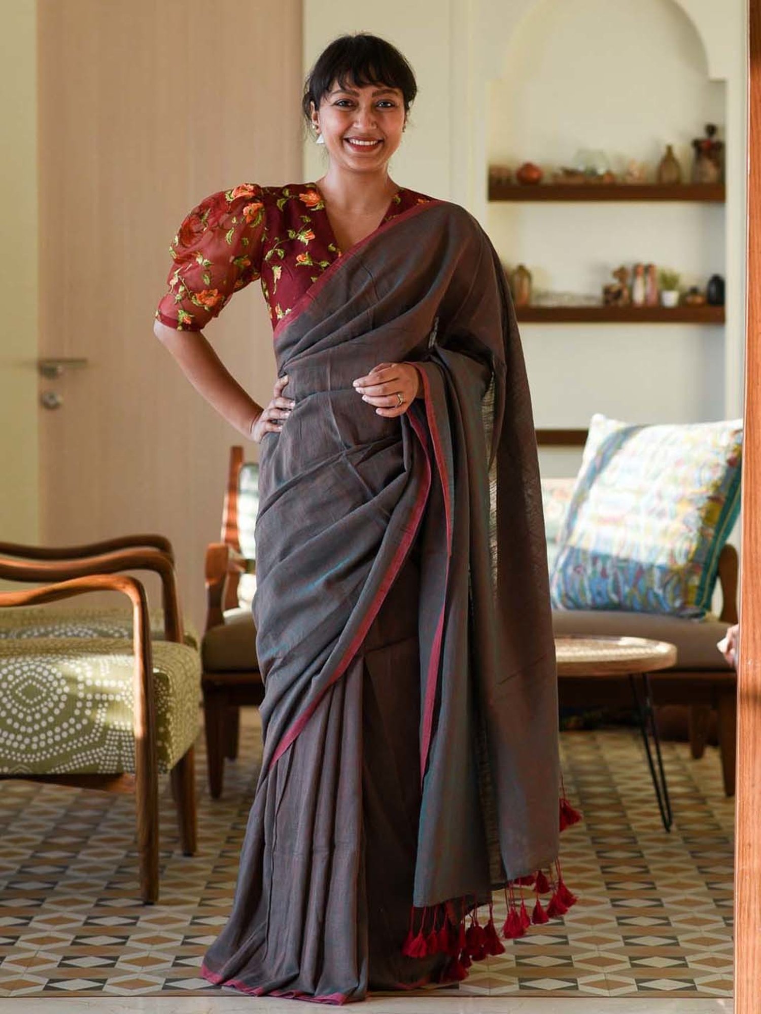 Suta Grey Woven Saree
