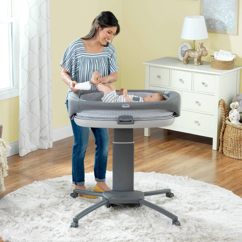 Simmons Kids' Silent Auto Gliding Deluxe Bassinet - Embossed Paisley