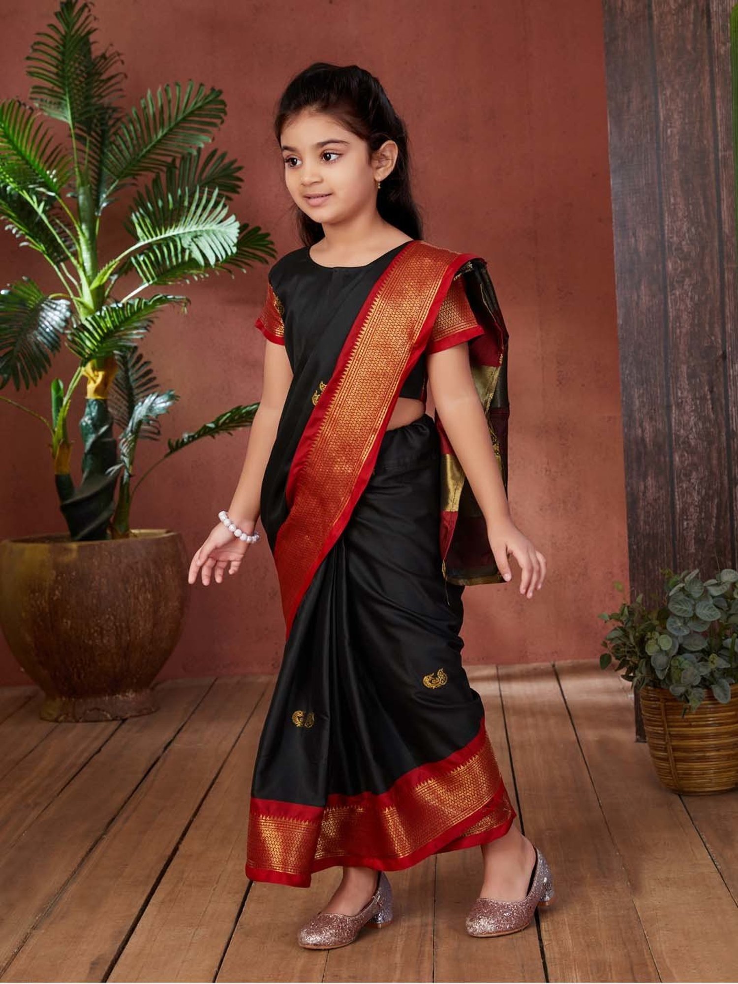 LilPicks Kids Green & White Regular Fit Saree