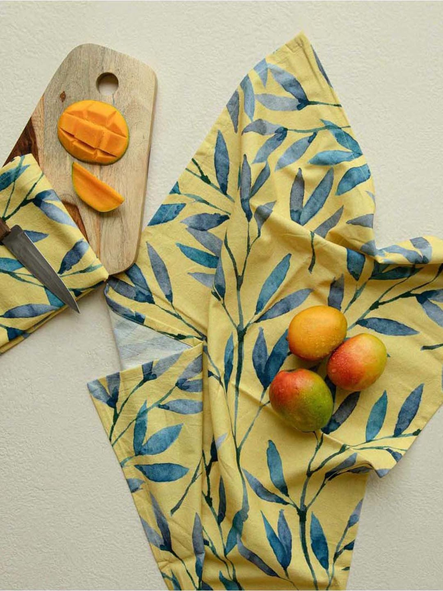 20" White Napkin with Red and Green Tassels Set of 4 pc White - SARO Lifestyle