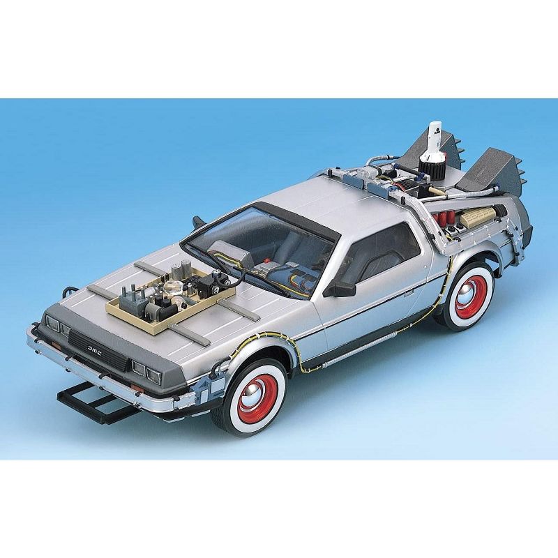Aoshima Back to the Future III DeLorean Time Machine 1/24 Scale Model Kit