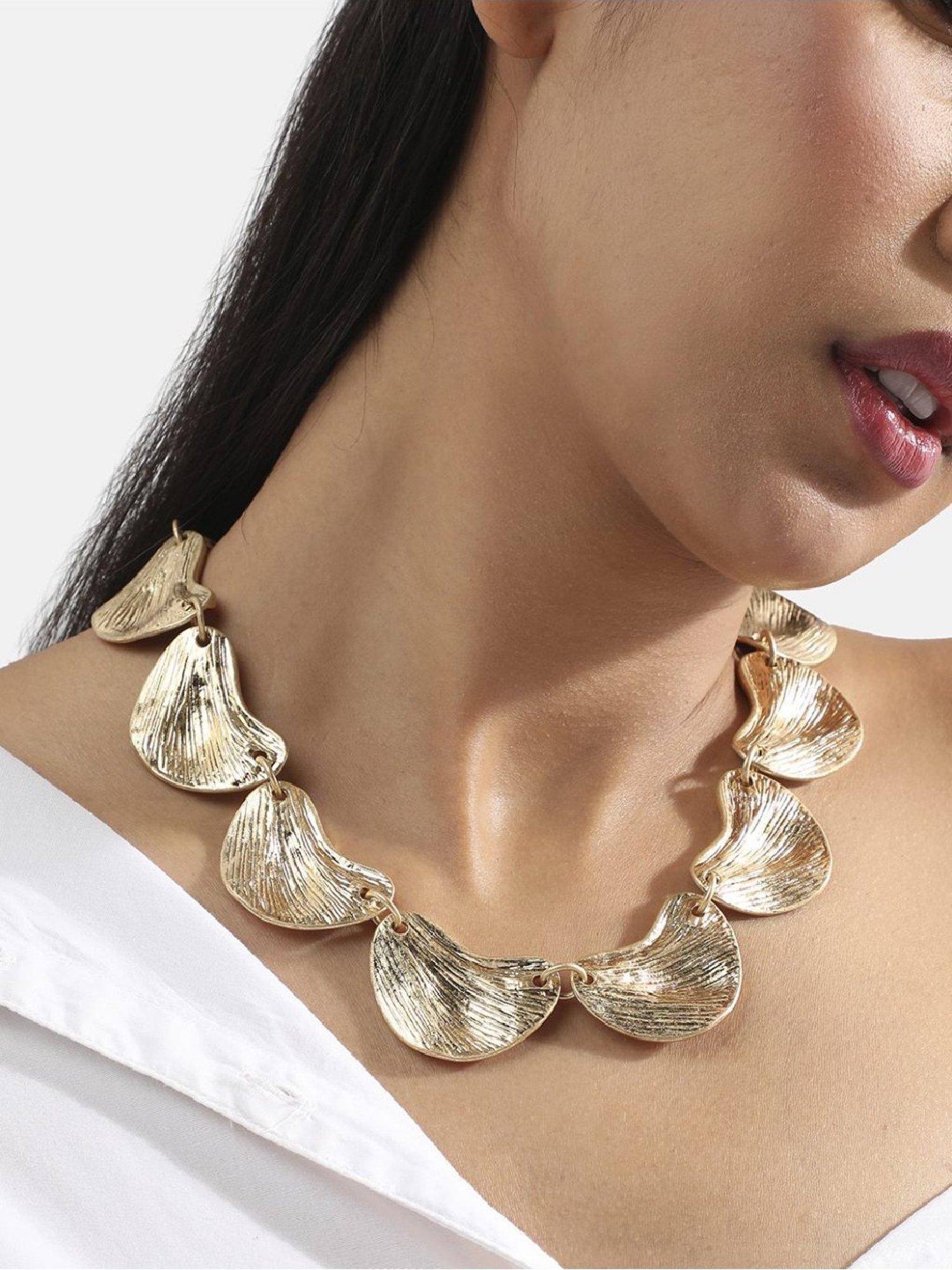 Sohi Women's Vintage Voyage Collar Necklace