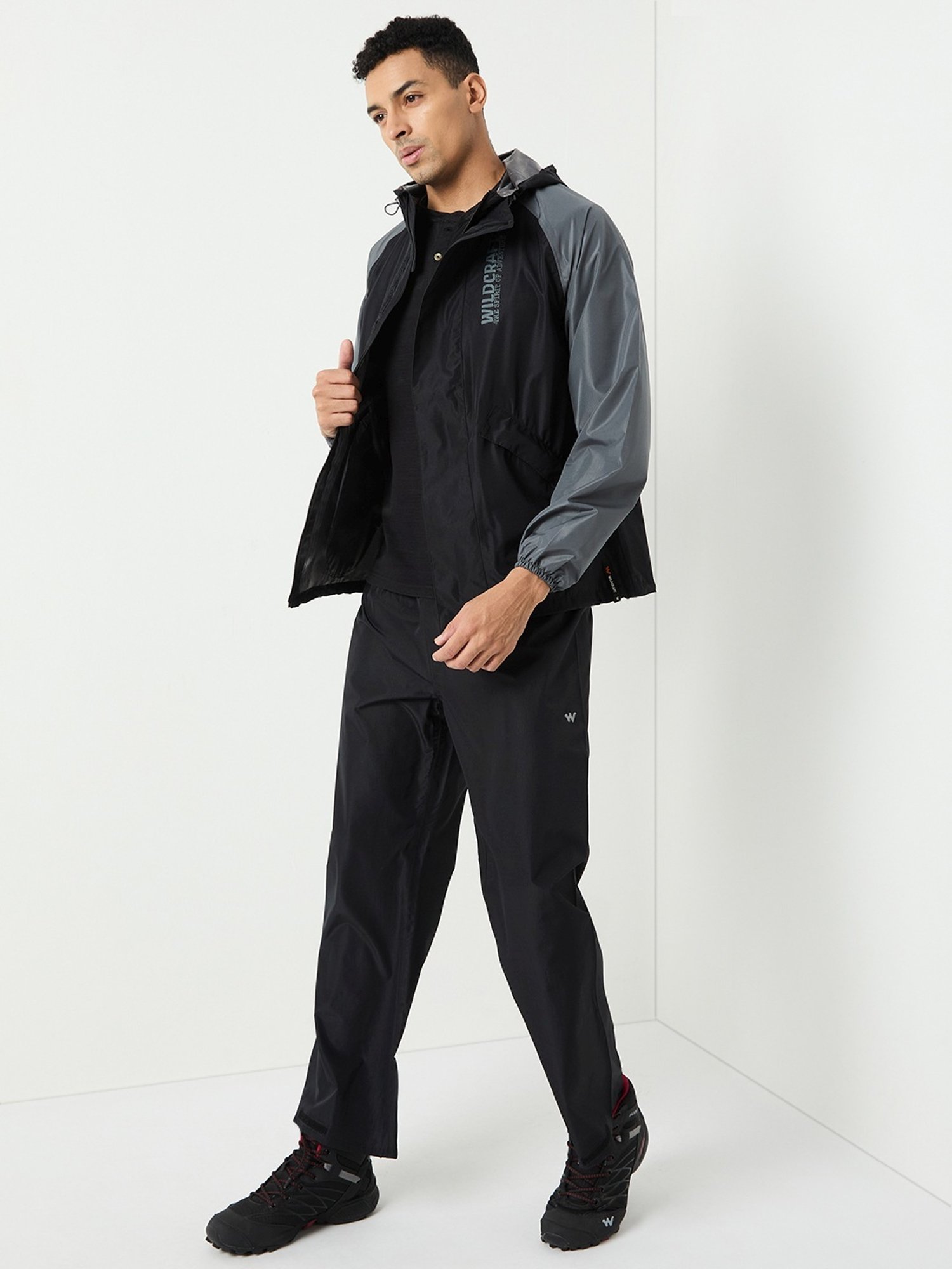 Wildcraft Black & Dark Grey Regular Fit Colour Block Raincoat Set