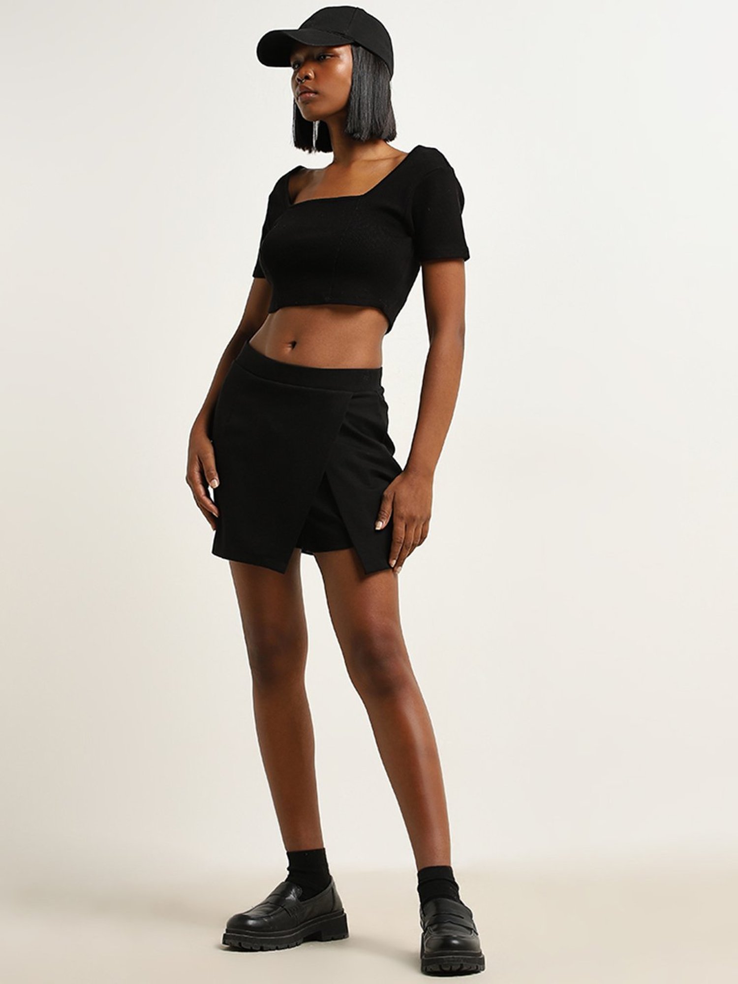 Nuon by Westside Black Seam-Detailed Cropped T-Shirt