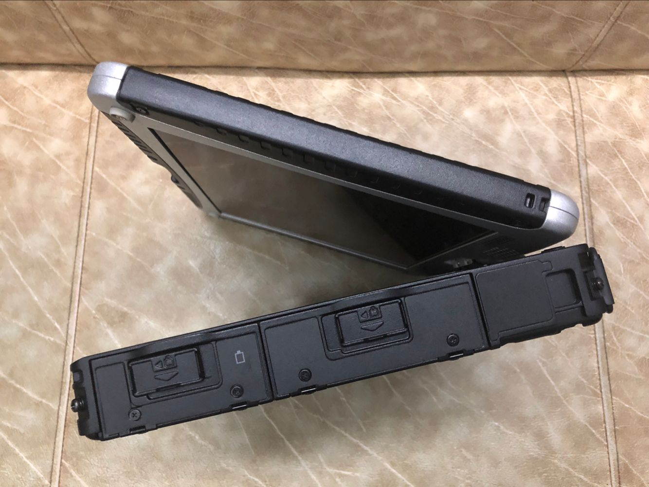 Panasonic laptop CF-19 fully rugged CPU i5/3320/MK6 memory 4G/DDR3 HDD 160G 10 inch LED screen 1024*768 hand touch rotating Windows 7/XP