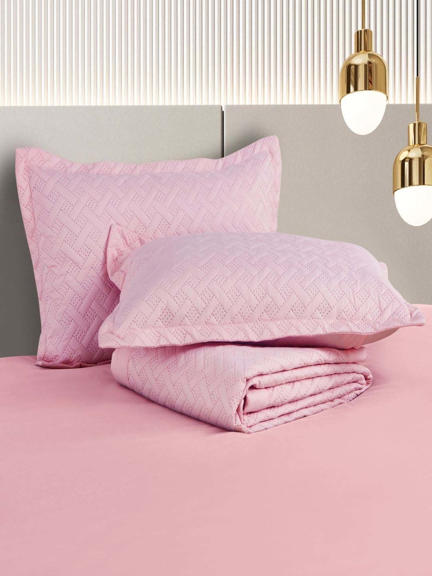 Hosta Homes Pink 280 TC Polycotton Quilted Queen Bedsheet with 2 Pillow Covers